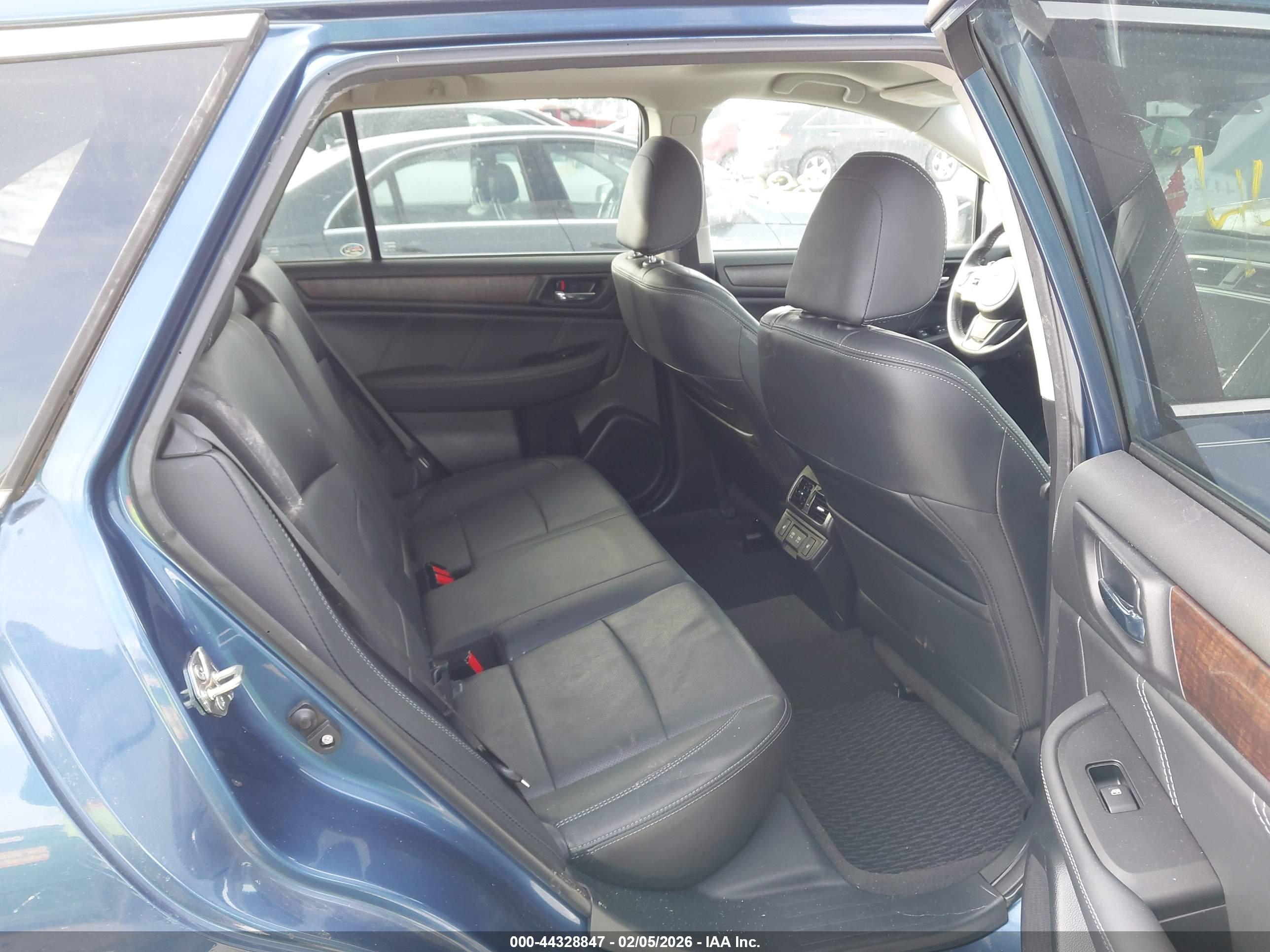 SUBARU OUTBACK image 8