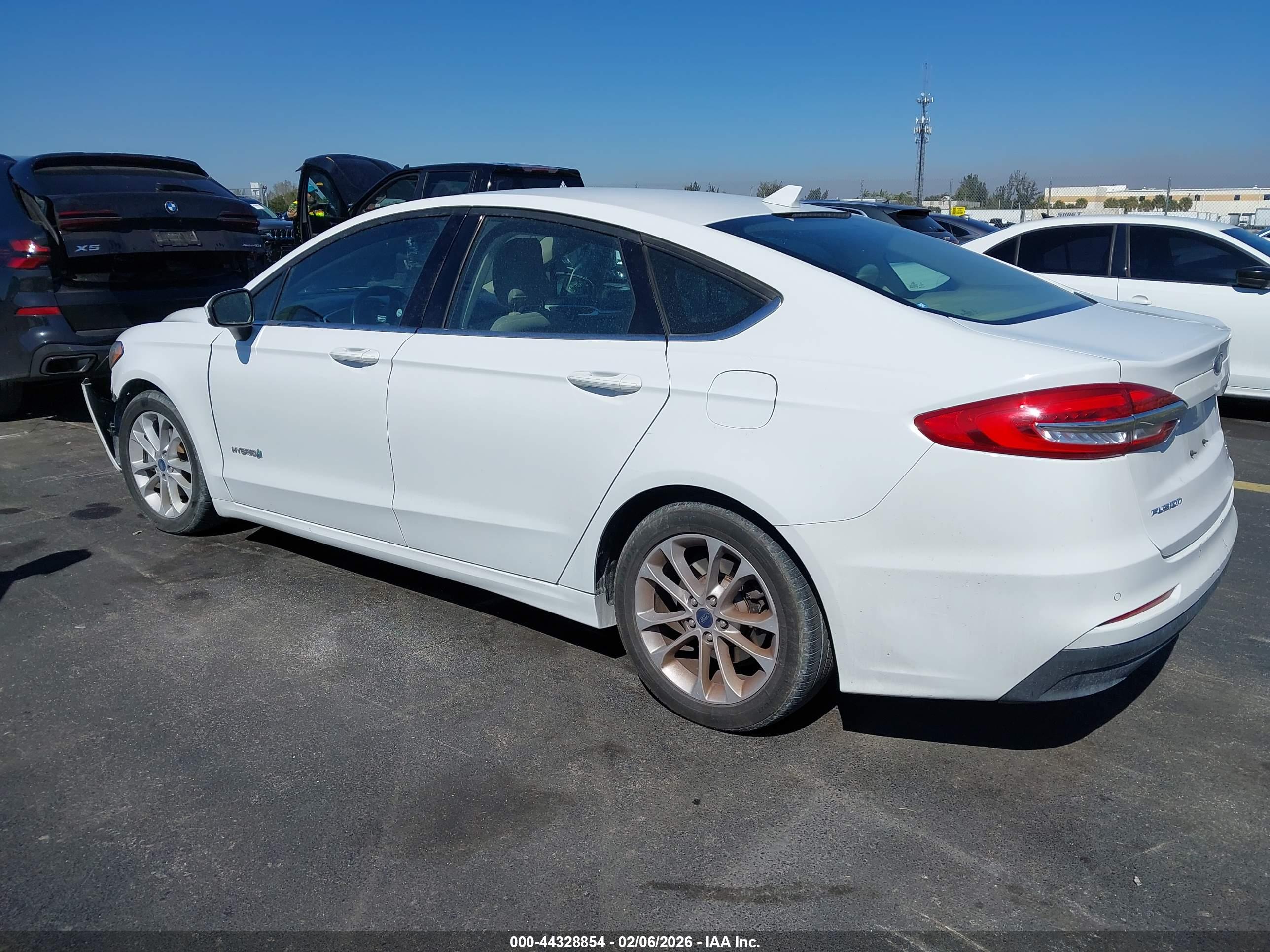 FORD FUSION image 3