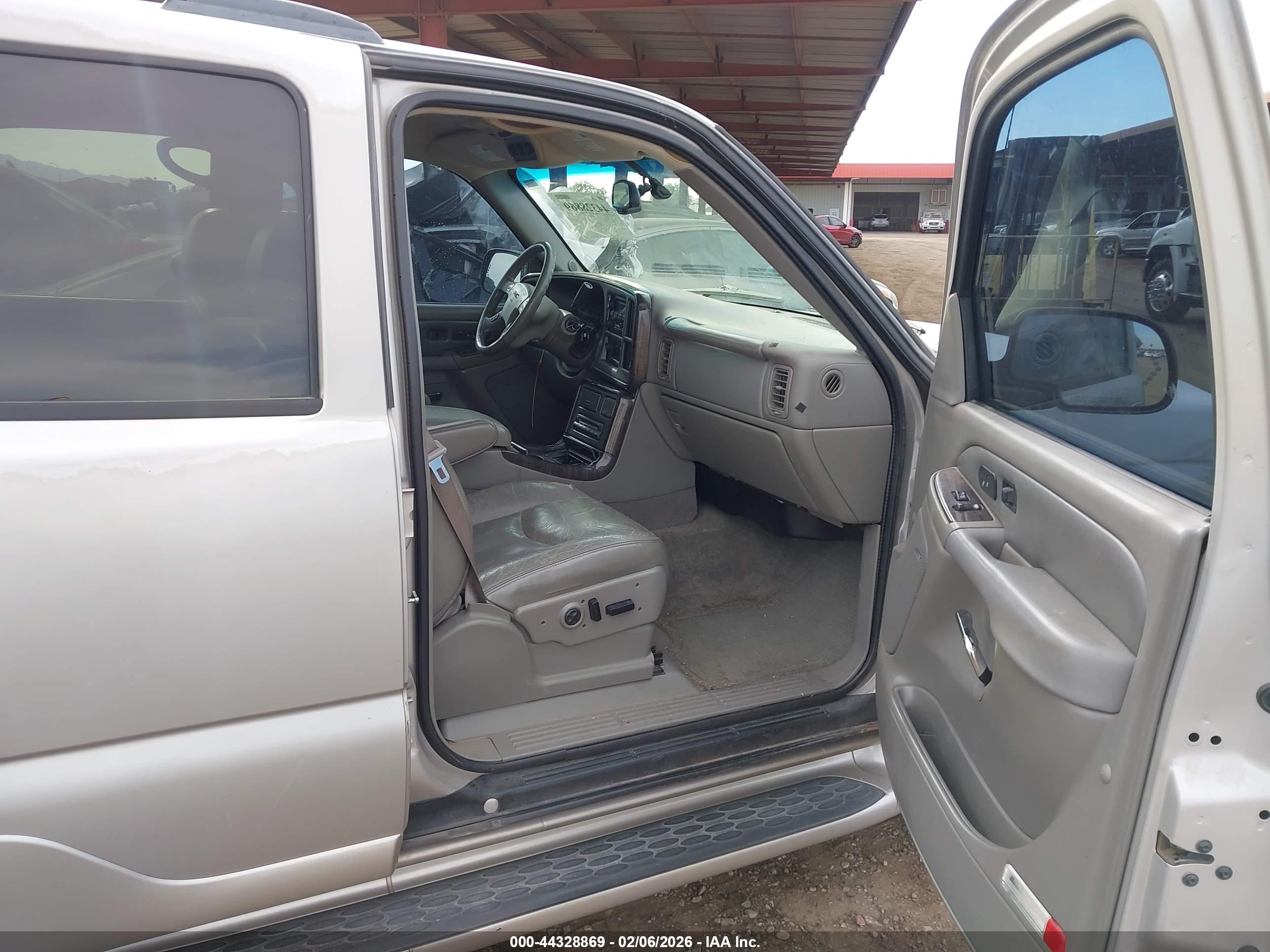 GMC YUKON image 5