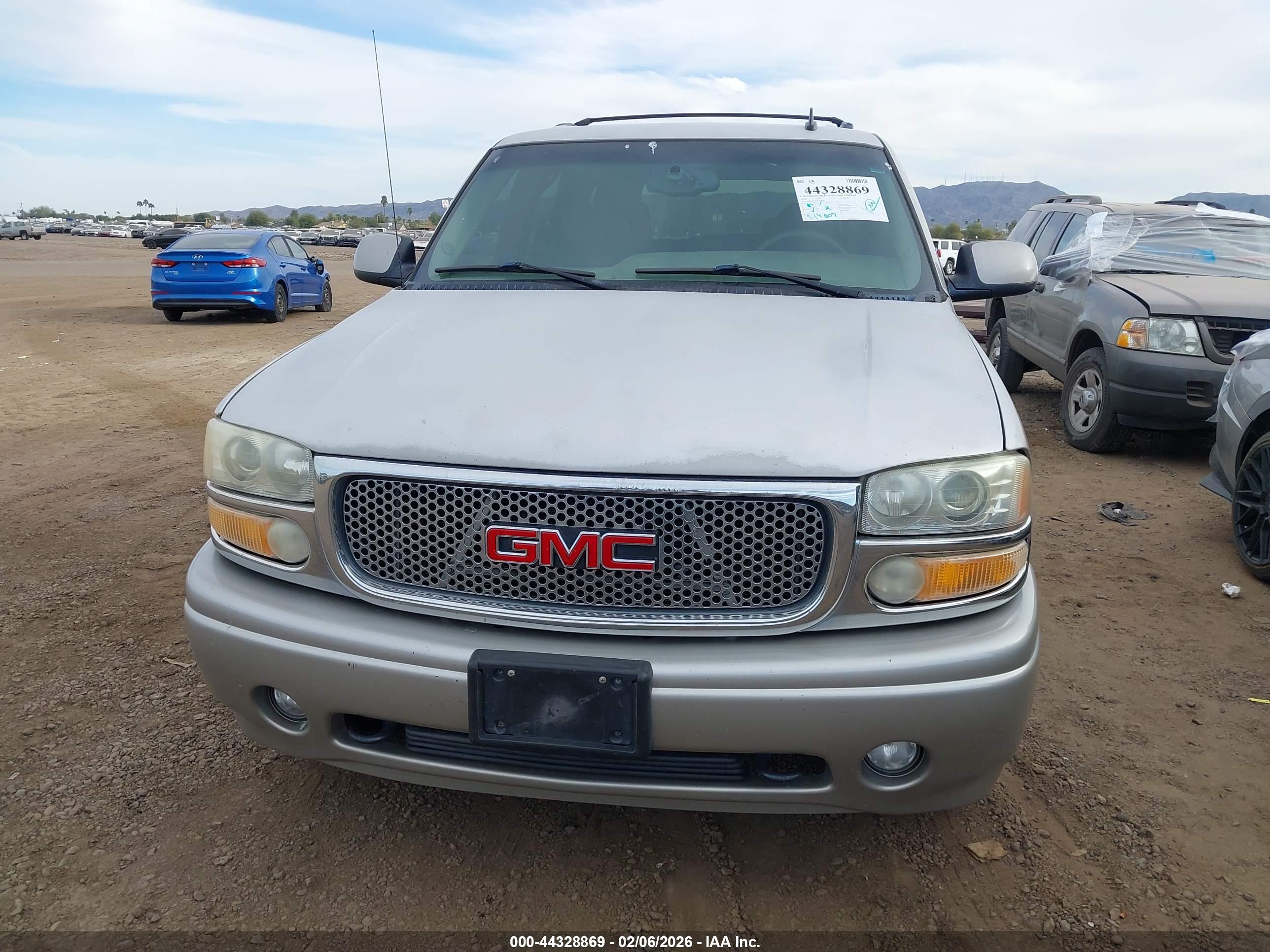 GMC YUKON image 6