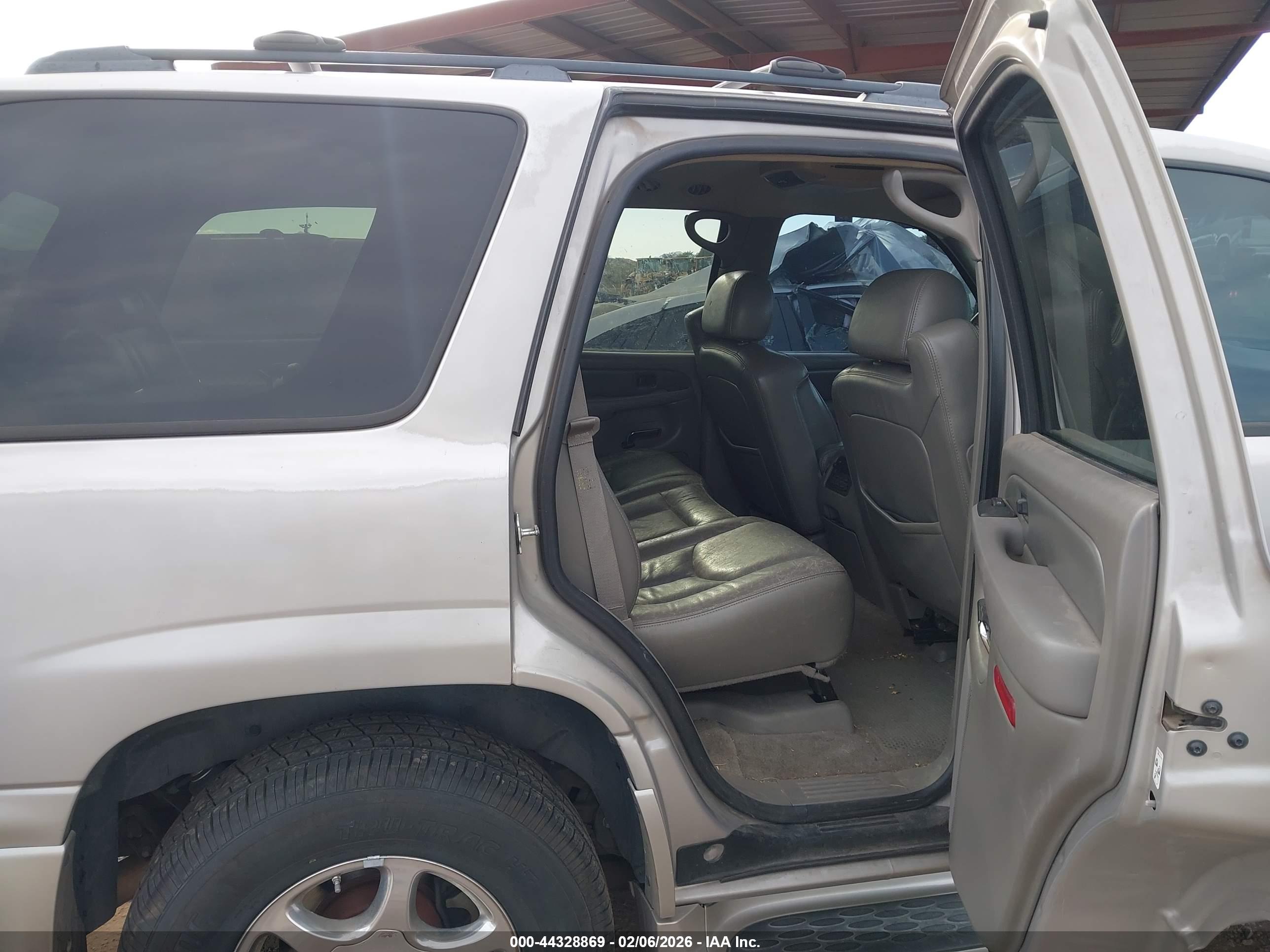GMC YUKON image 8