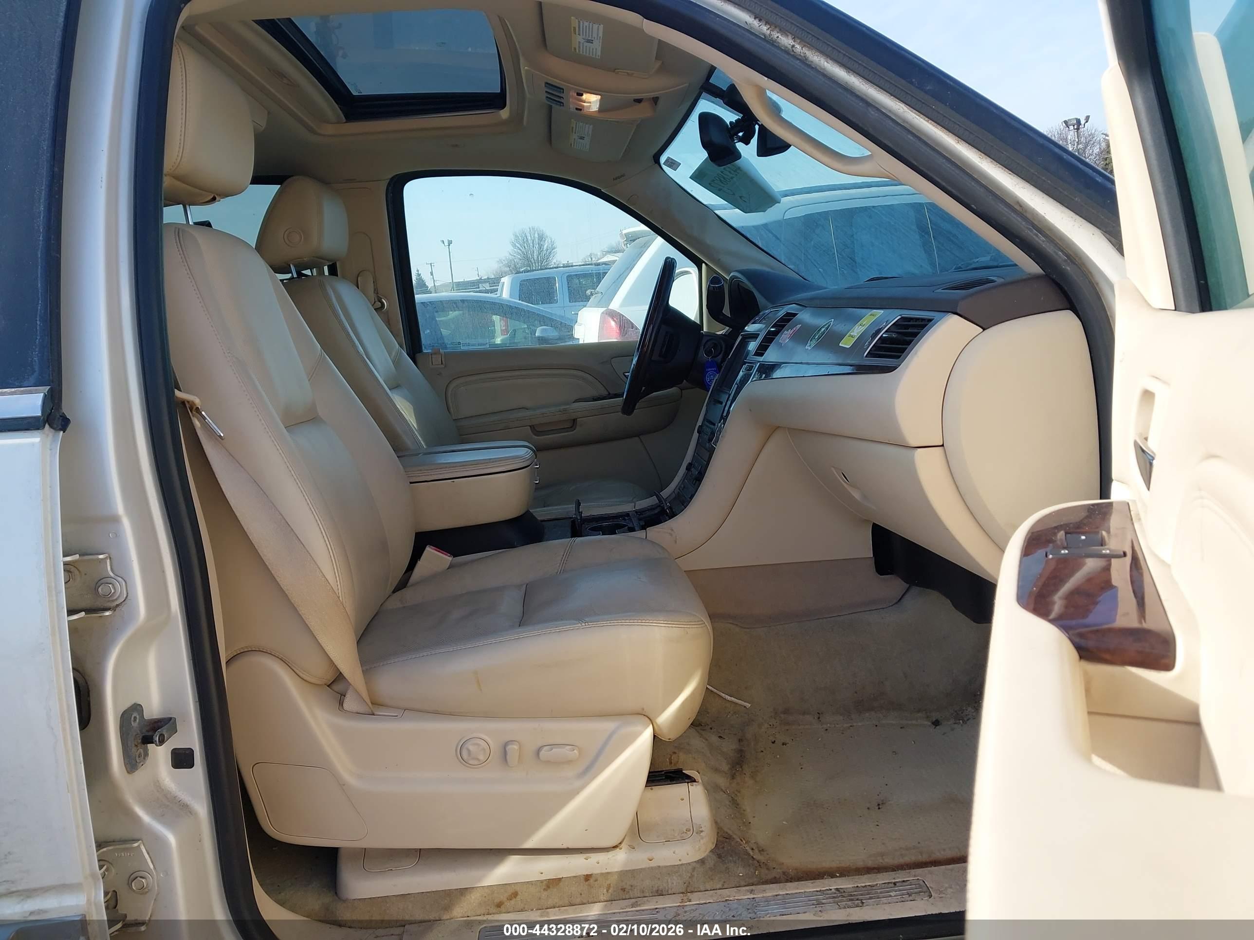 CADILLAC ESCALADE image 5