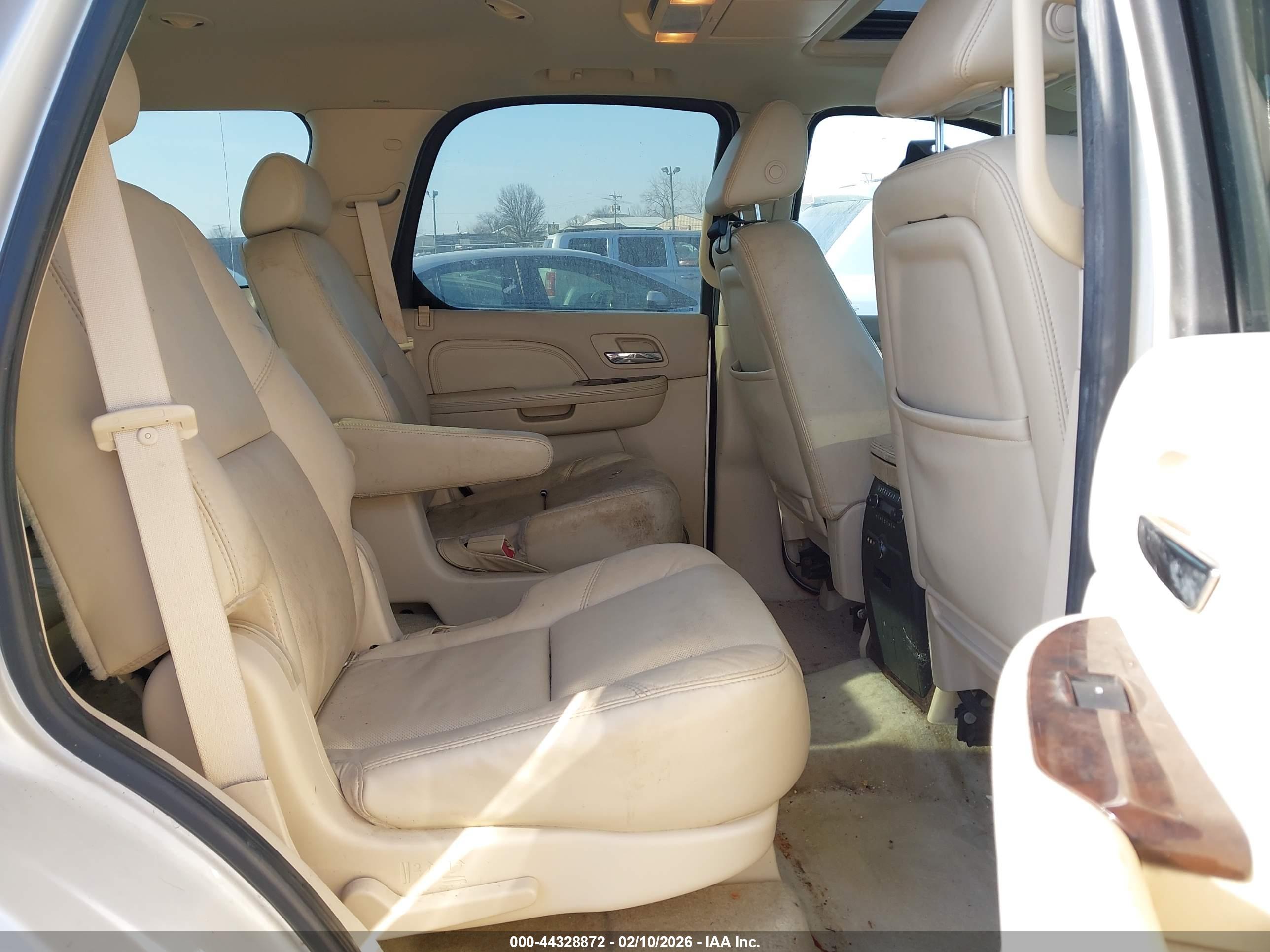 CADILLAC ESCALADE image 8