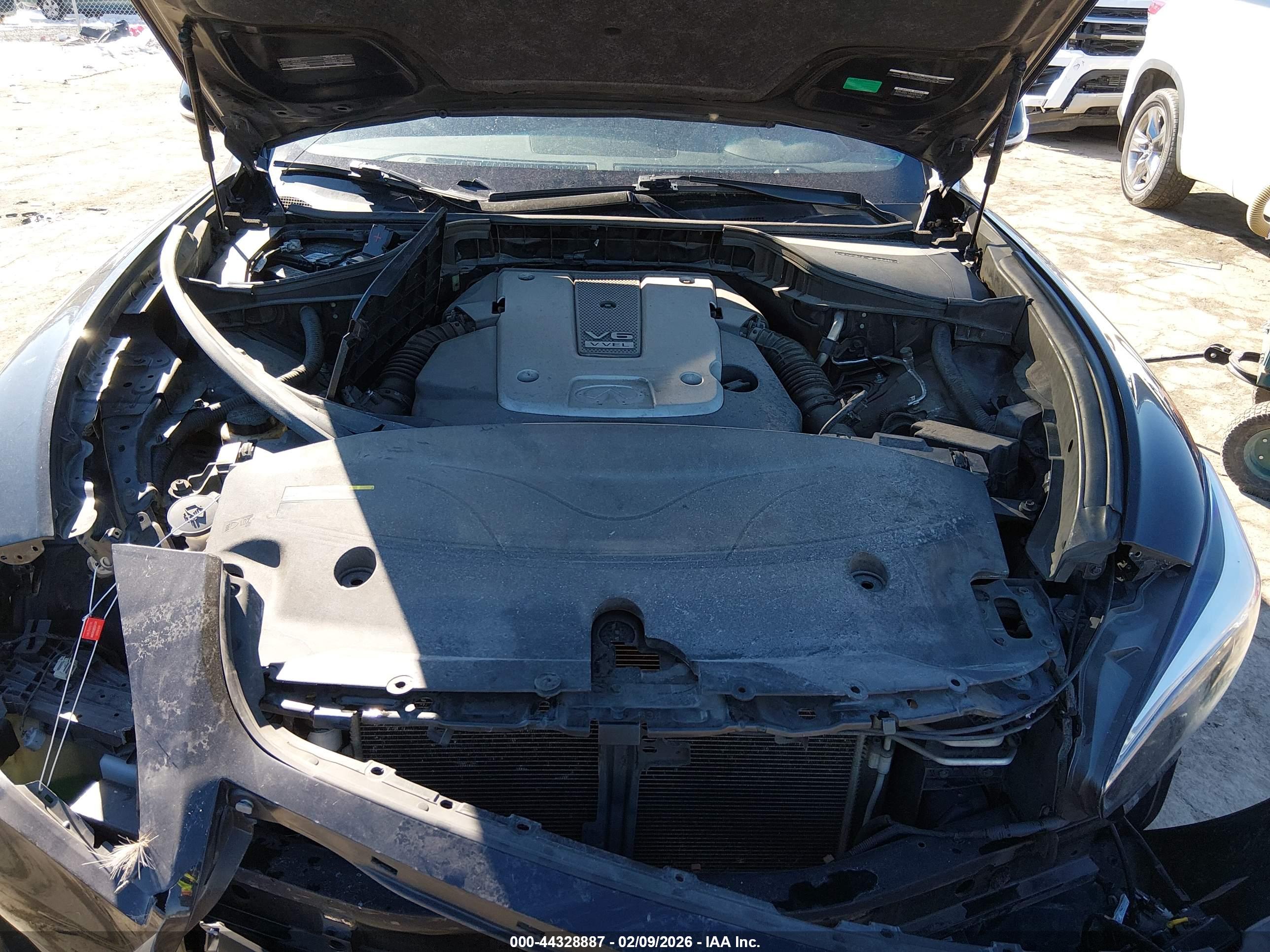 INFINITI Q70 image 10