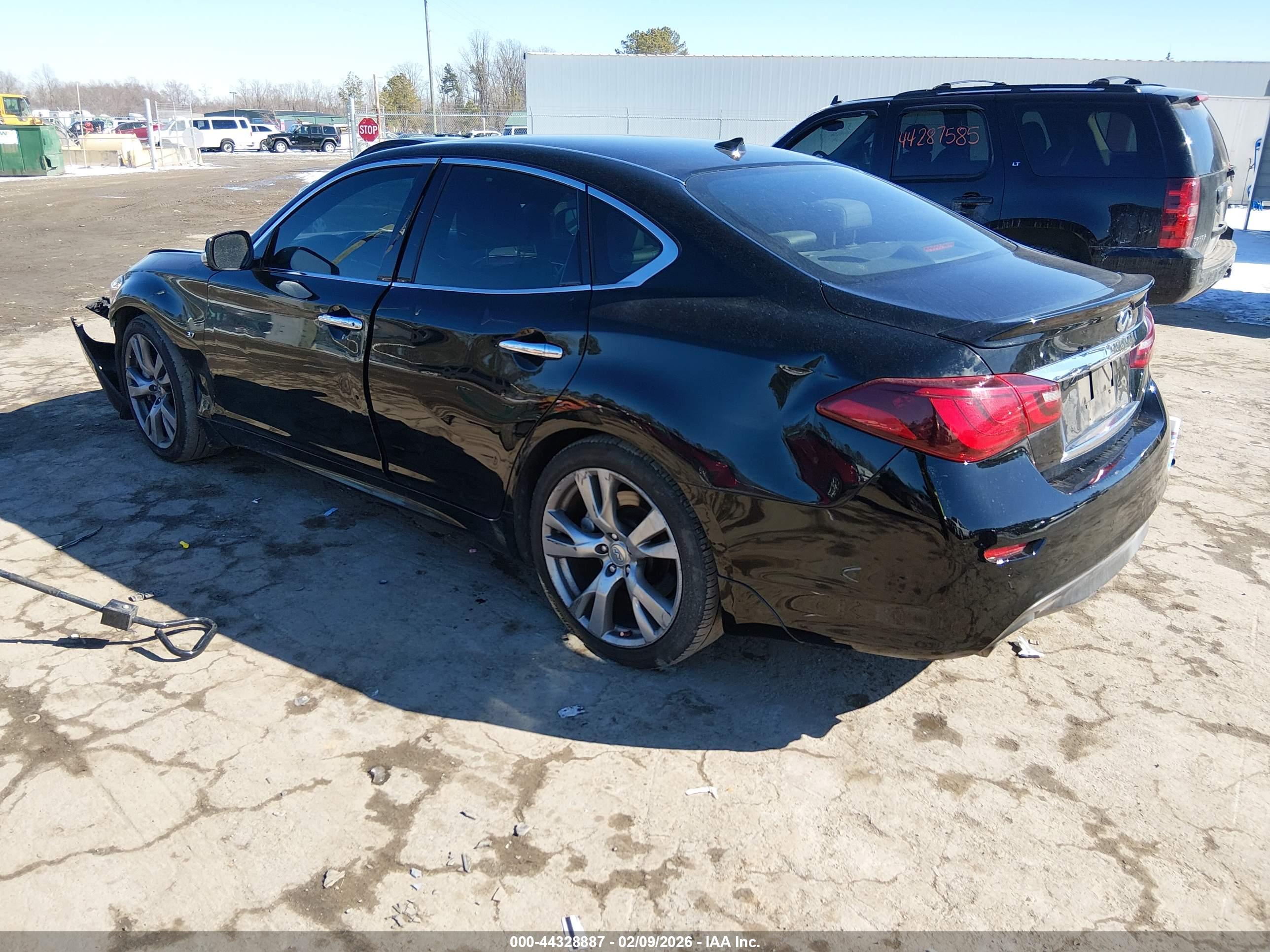 INFINITI Q70 image 3