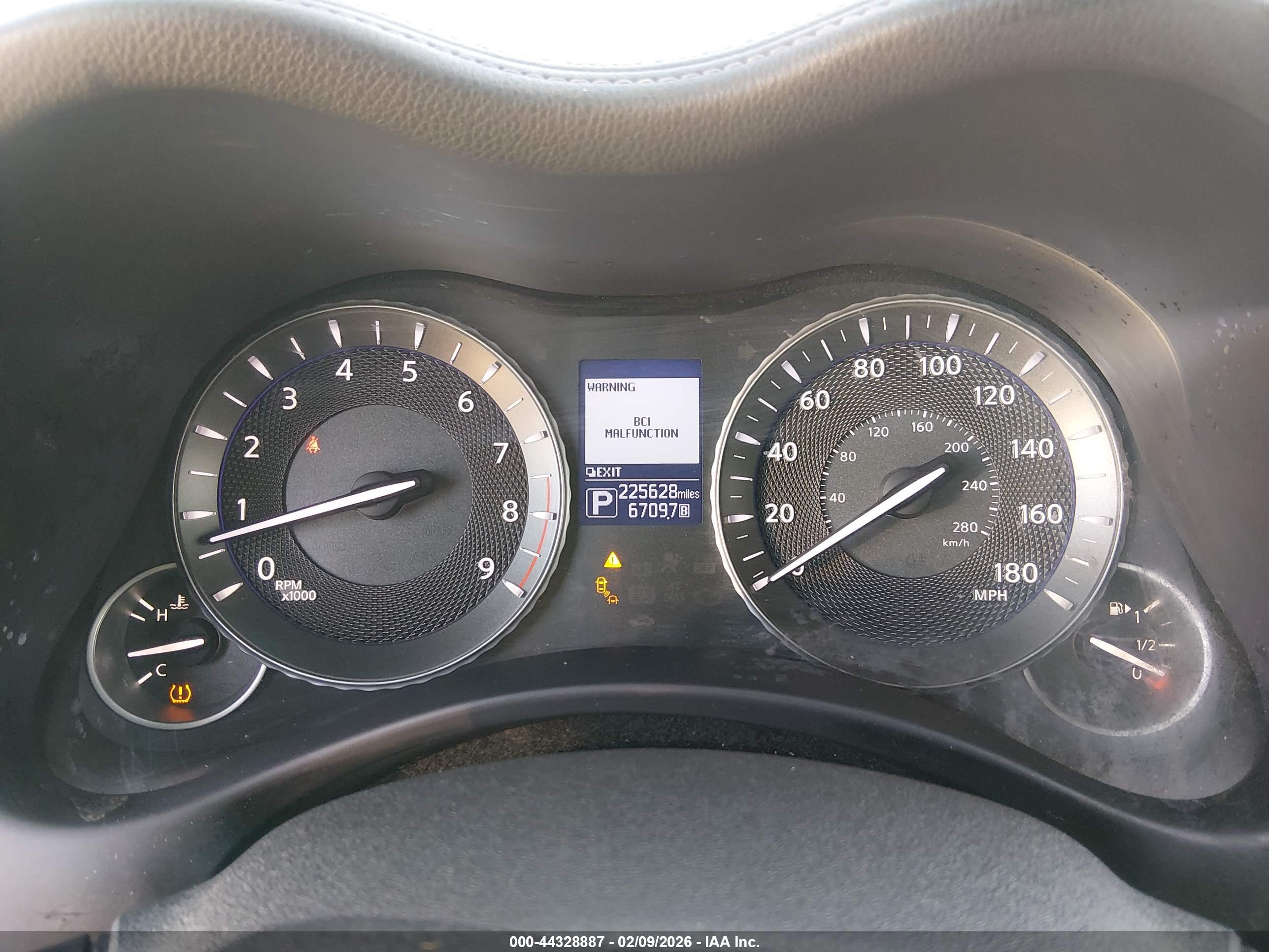 INFINITI Q70 image 7