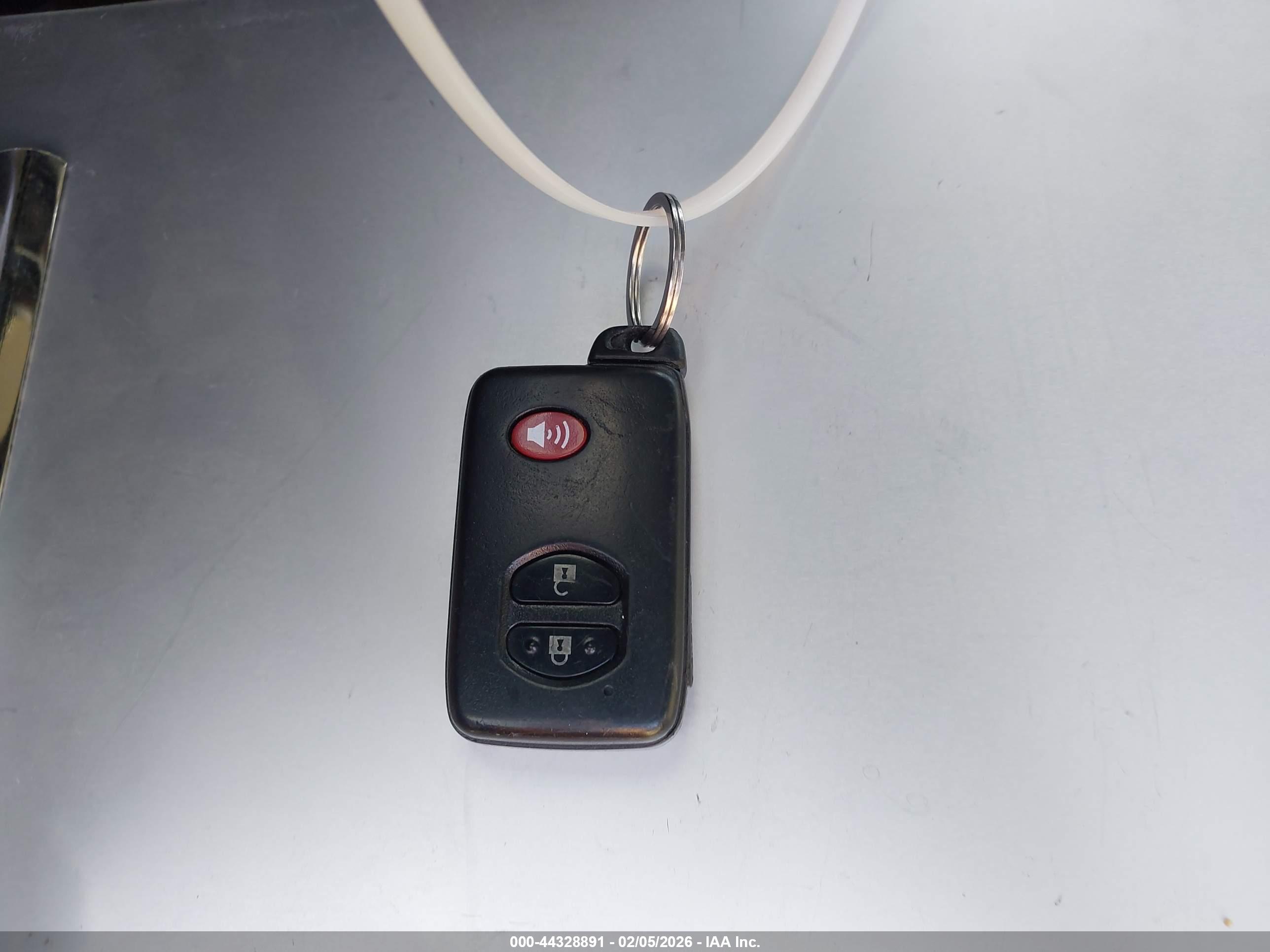 TOYOTA PRIUS image 11