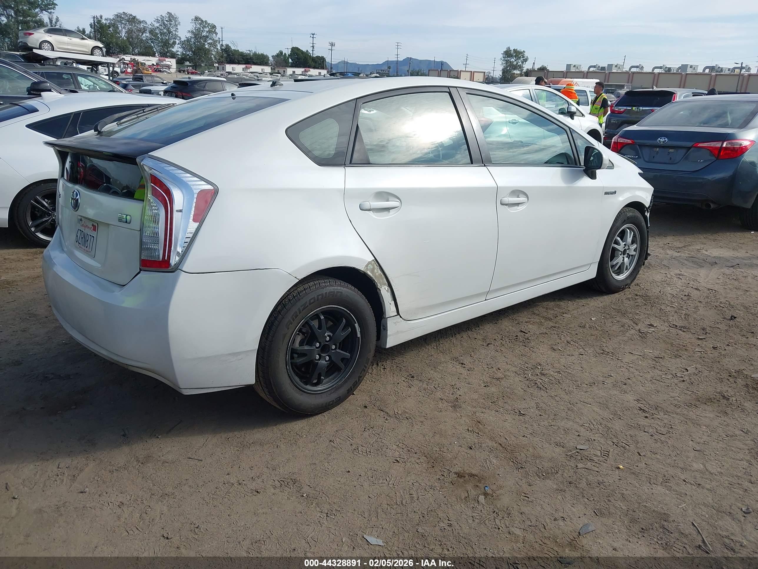 TOYOTA PRIUS image 4