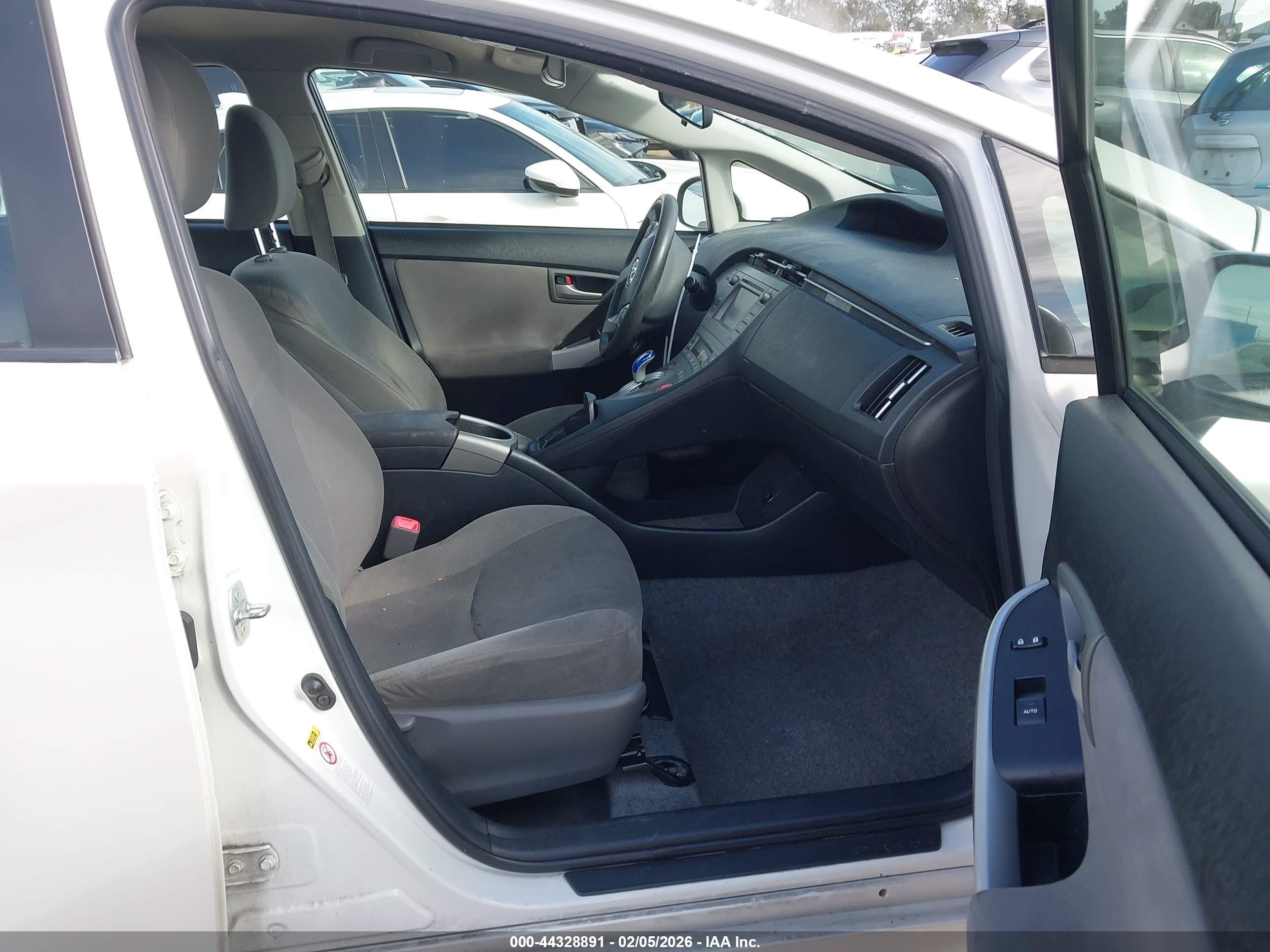 TOYOTA PRIUS image 5