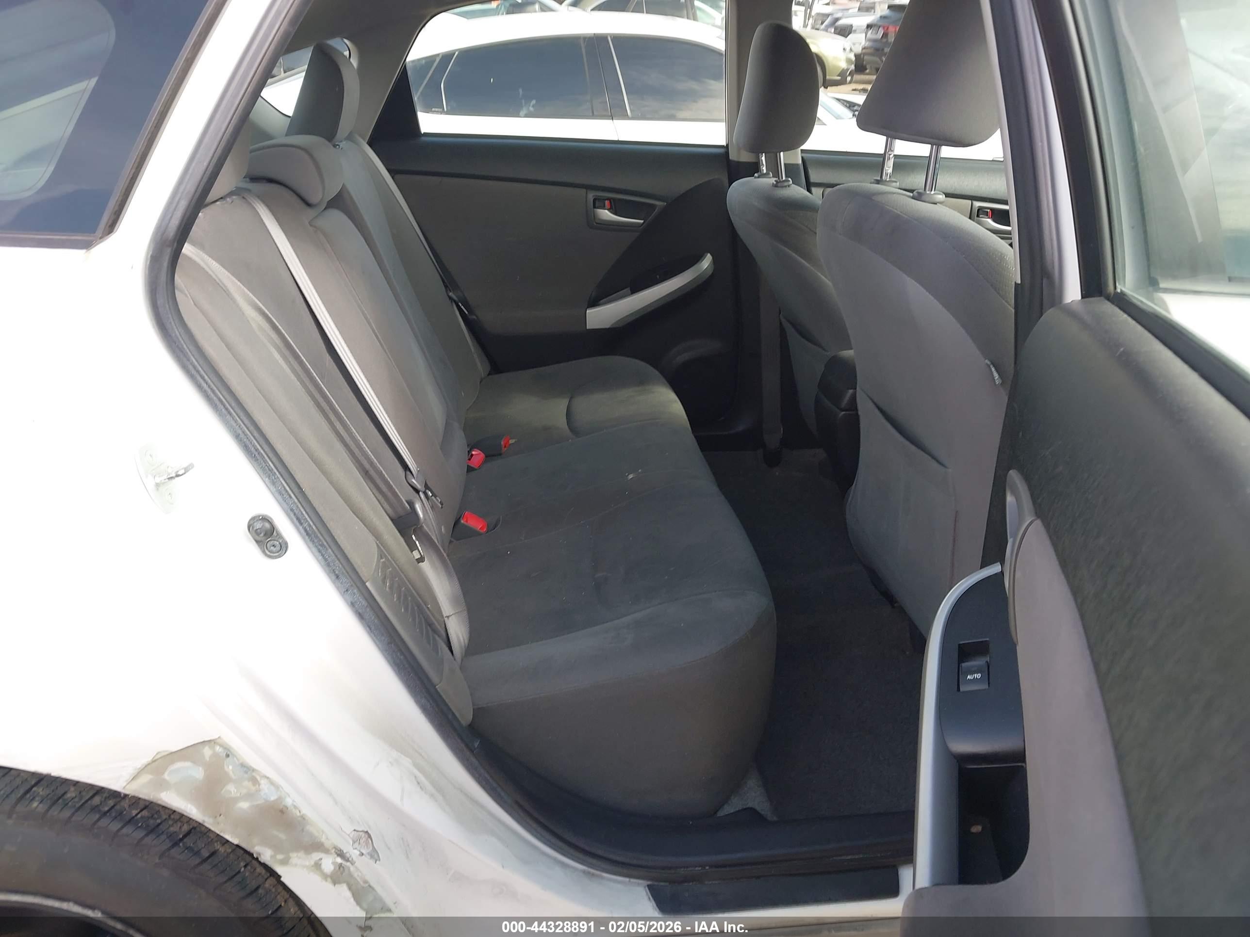 TOYOTA PRIUS image 8