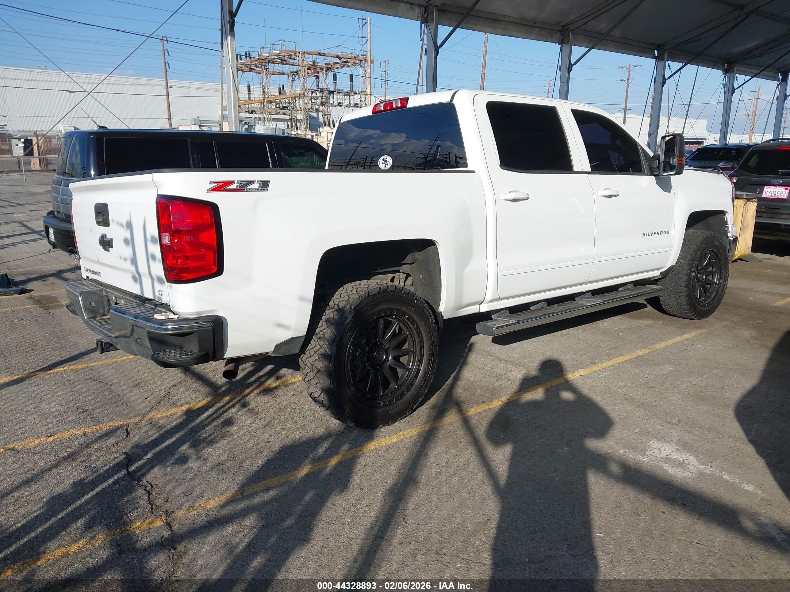 CHEVROLET SILVERADO image 4