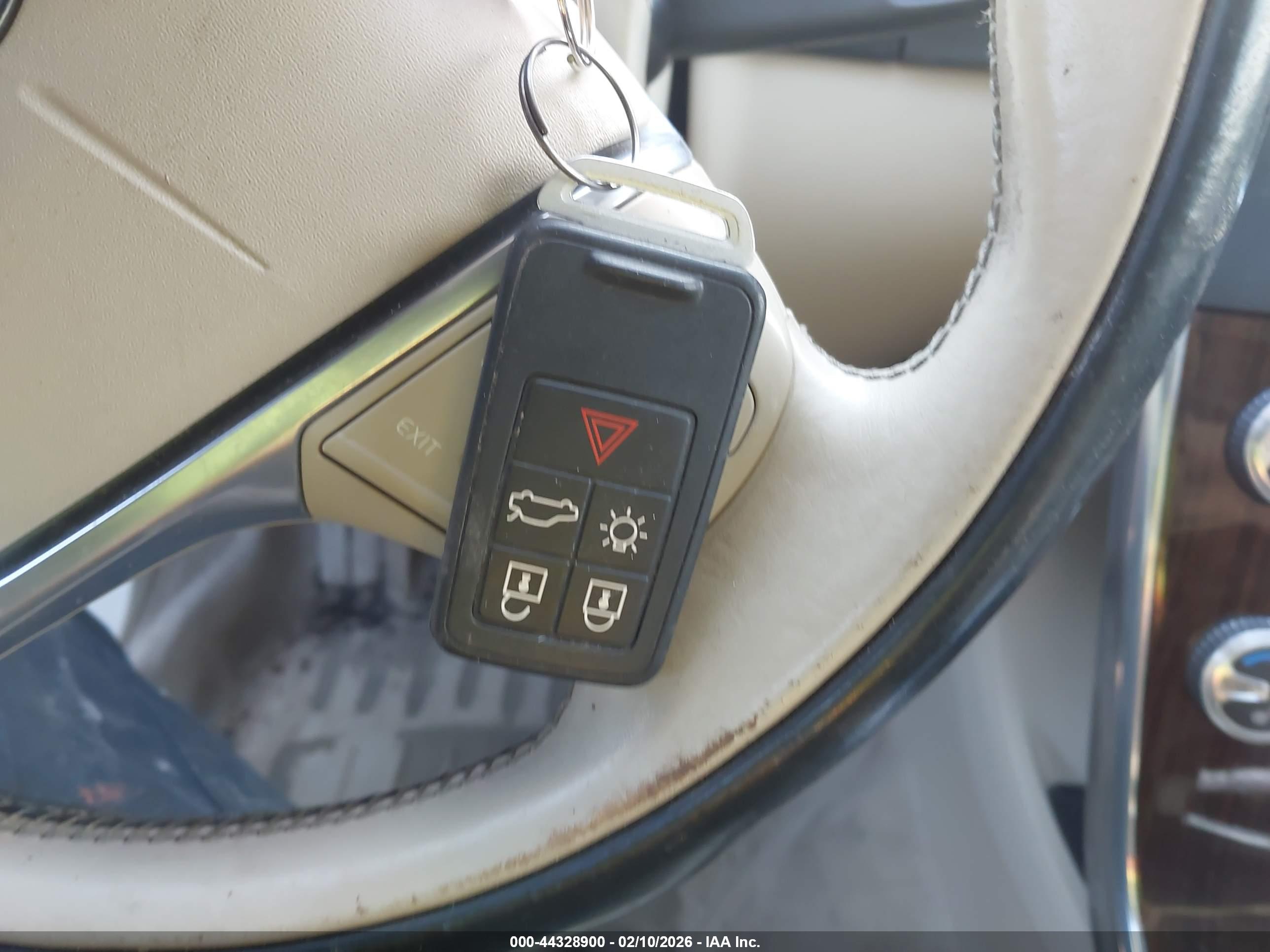 VOLVO S60 image 11