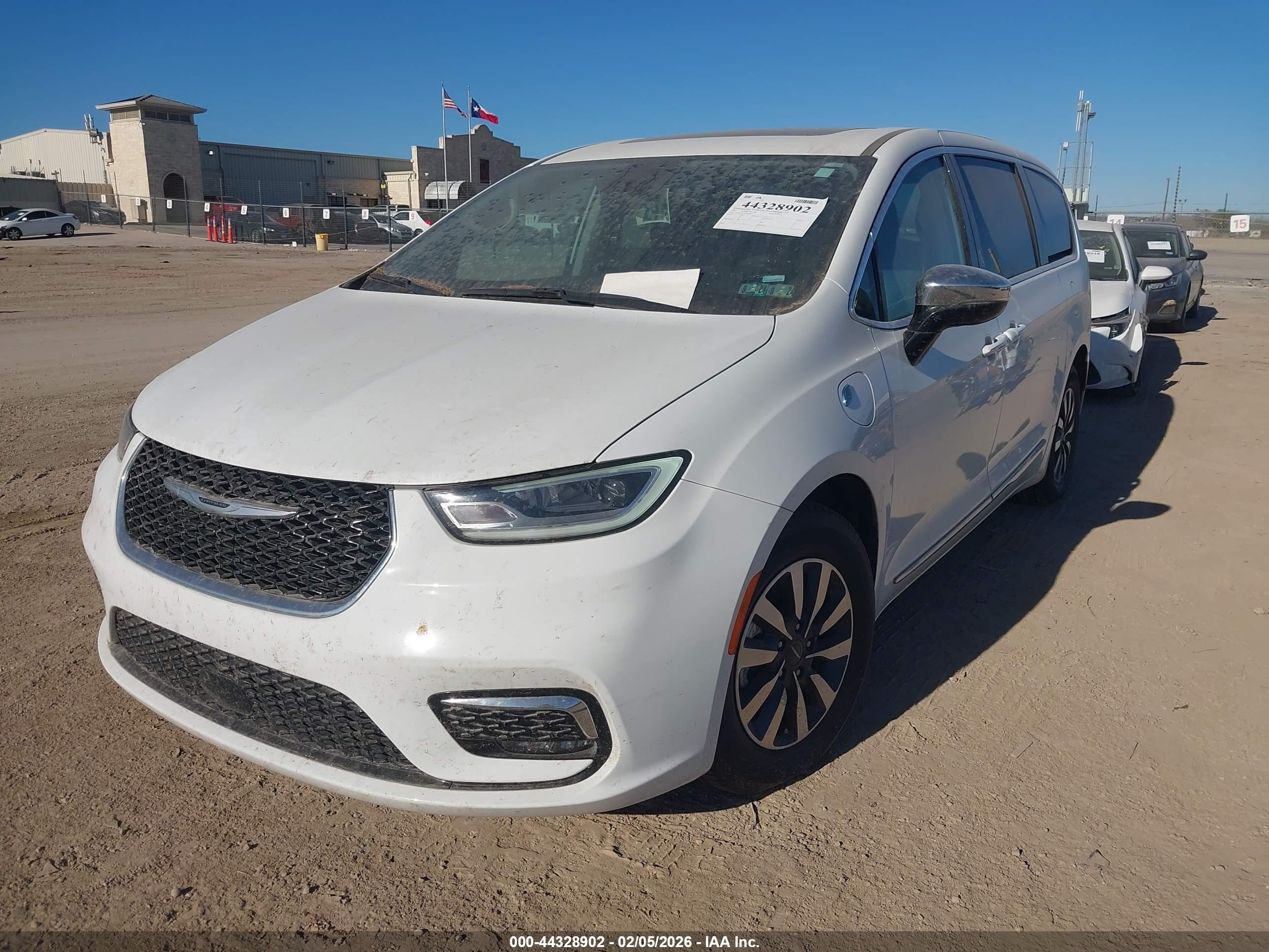 CHRYSLER PACIFICA image 2