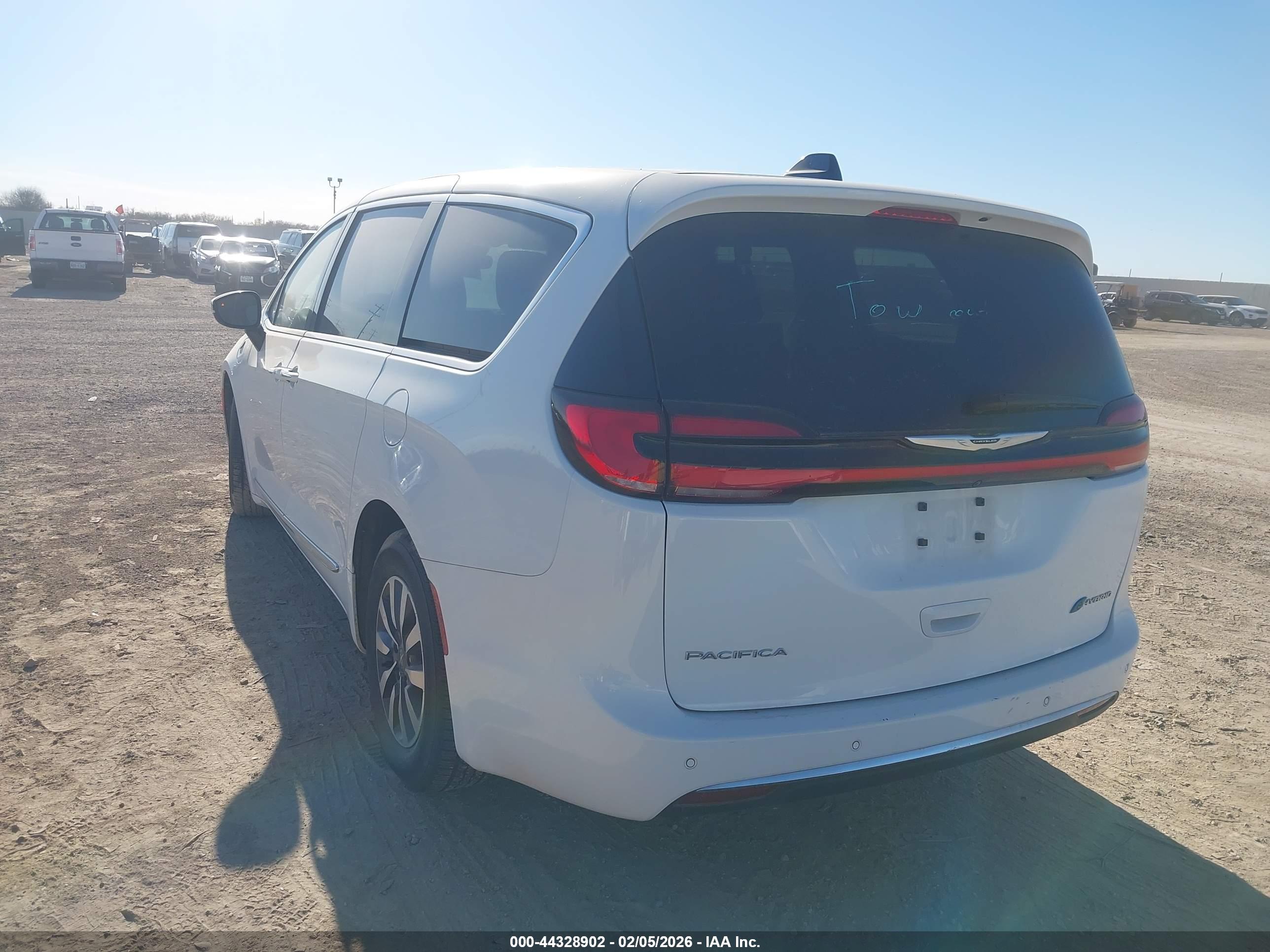 CHRYSLER PACIFICA image 3