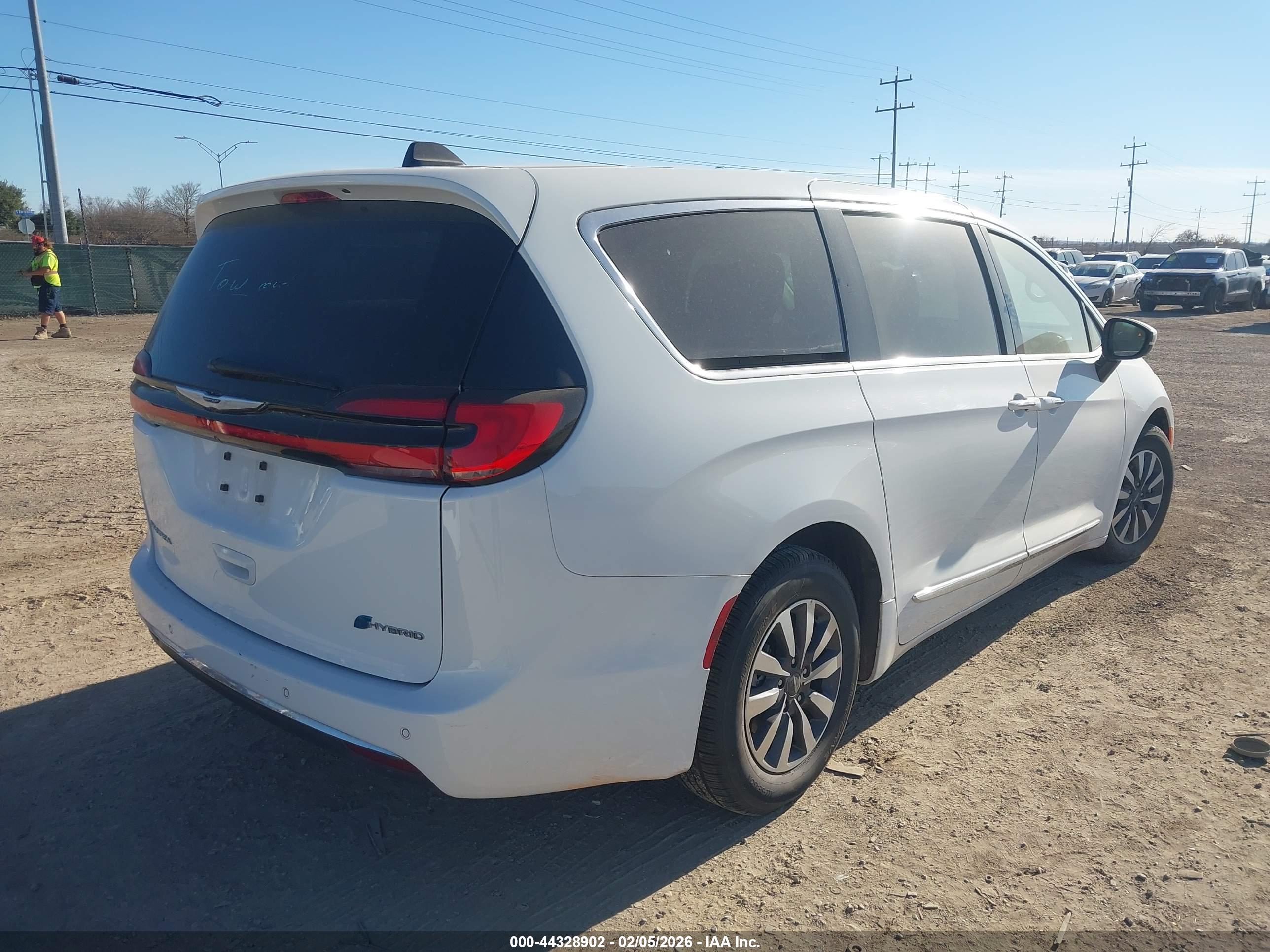 CHRYSLER PACIFICA image 4