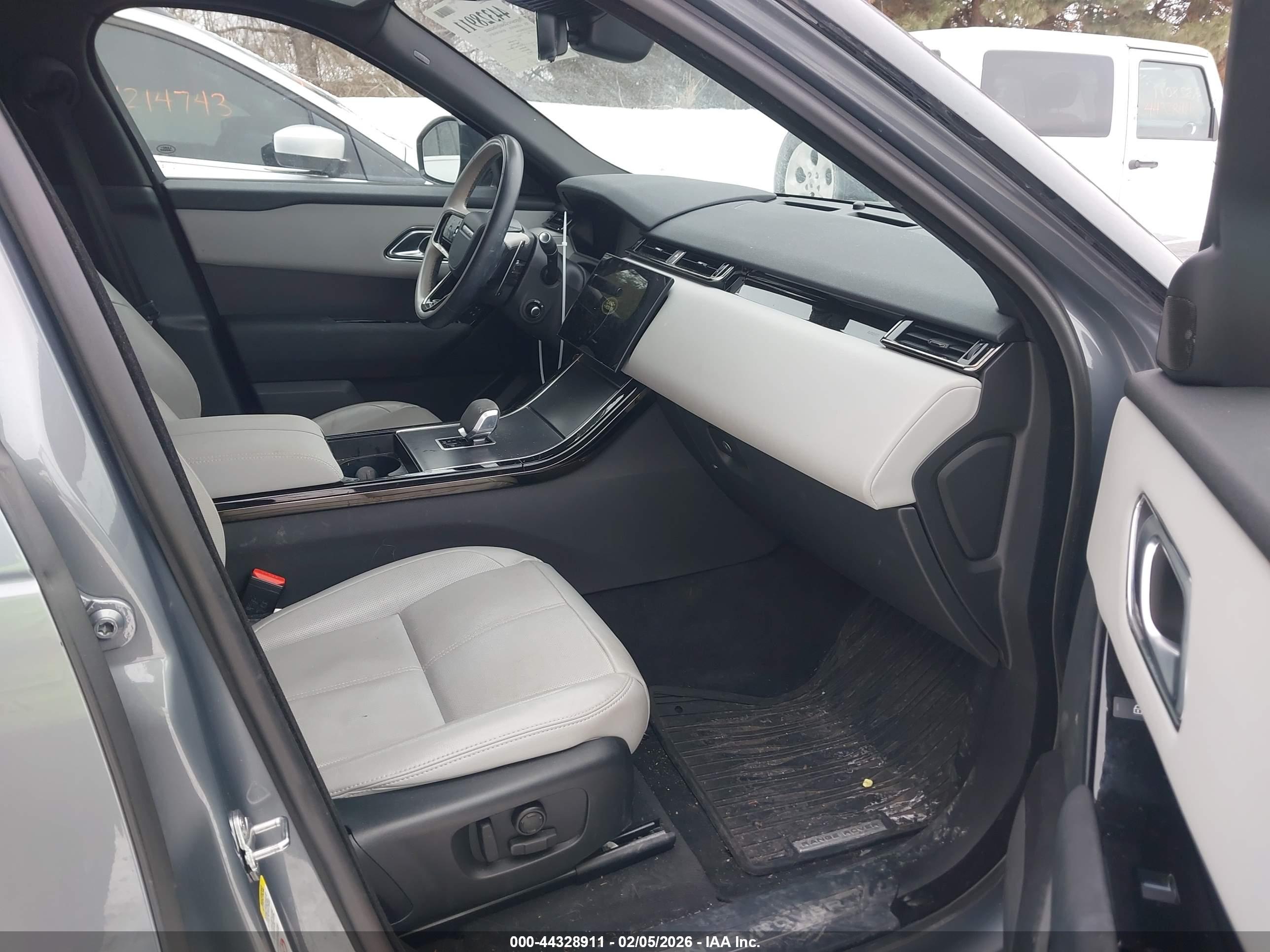 LAND ROVER image 5