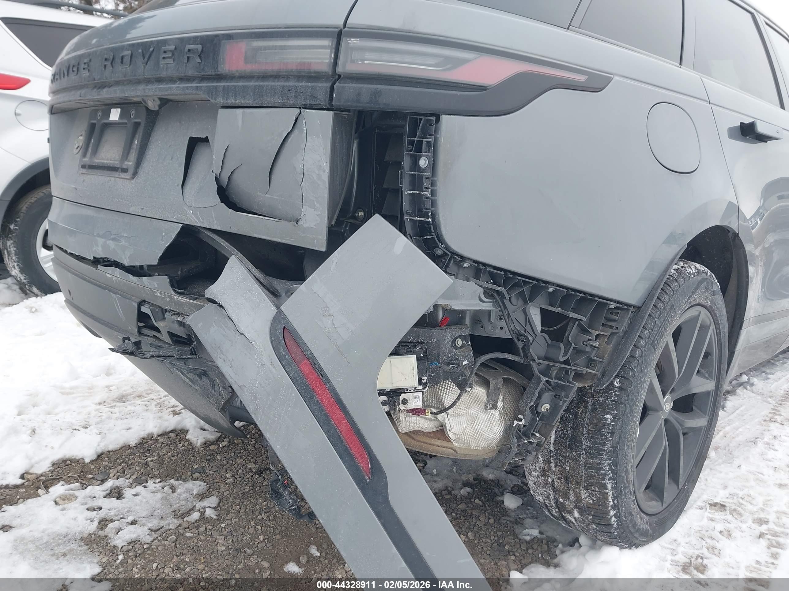 LAND ROVER image 6