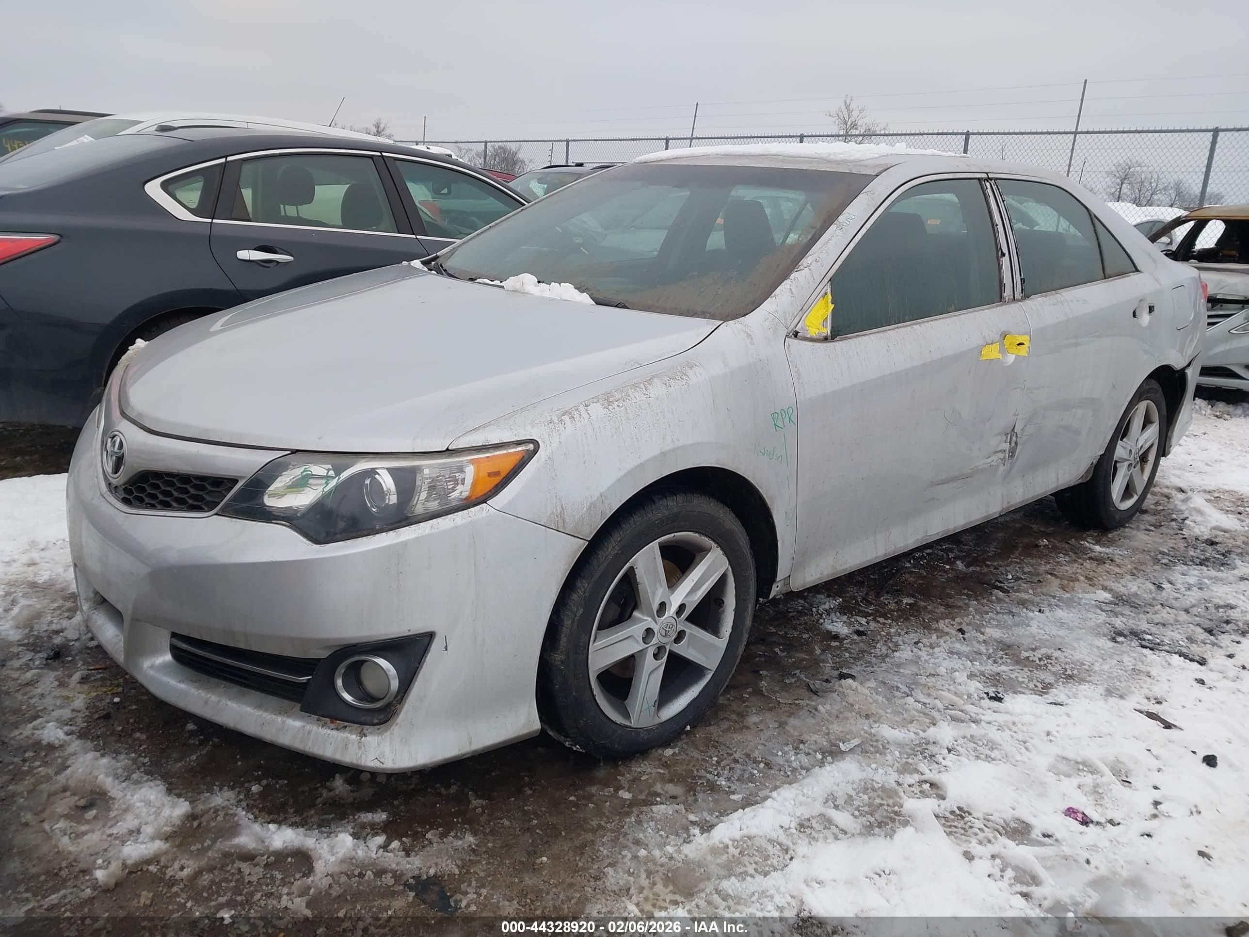 TOYOTA CAMRY image 2