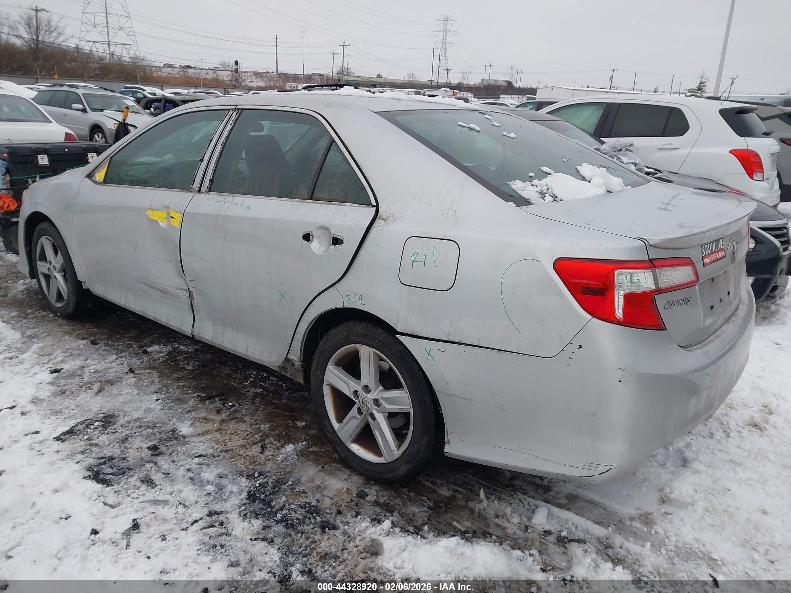 TOYOTA CAMRY image 3
