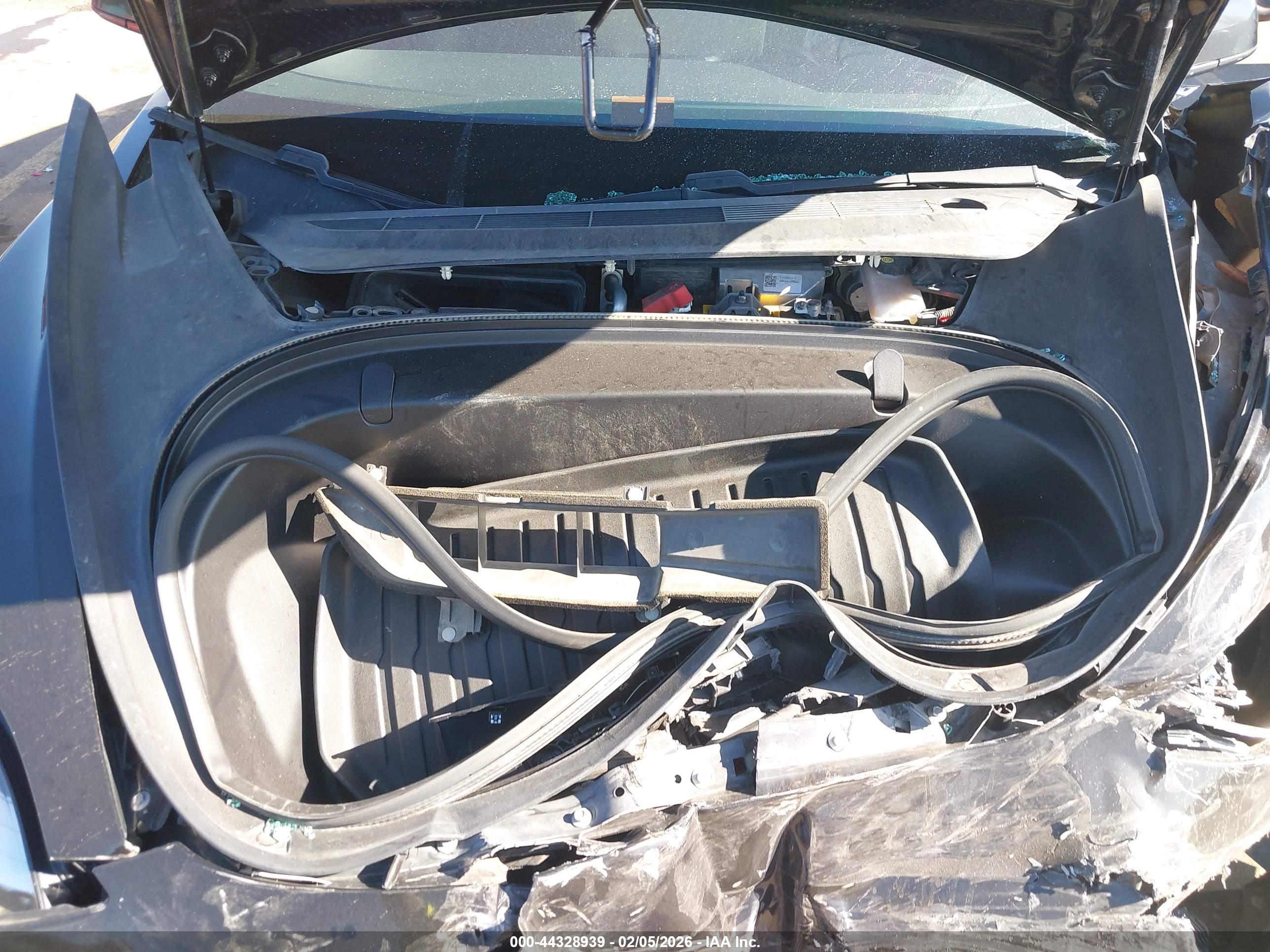 TESLA MODEL image 10