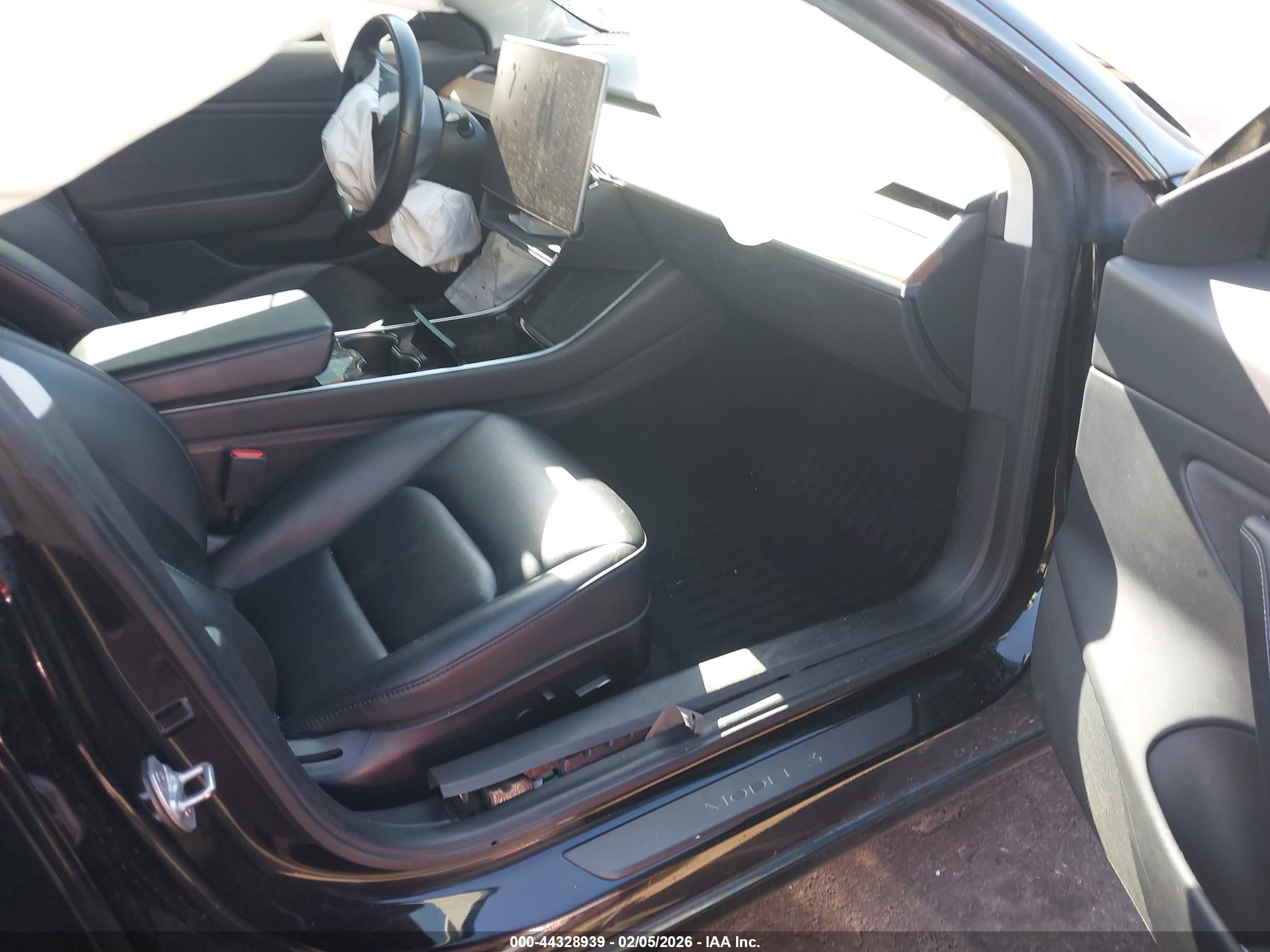 TESLA MODEL image 5