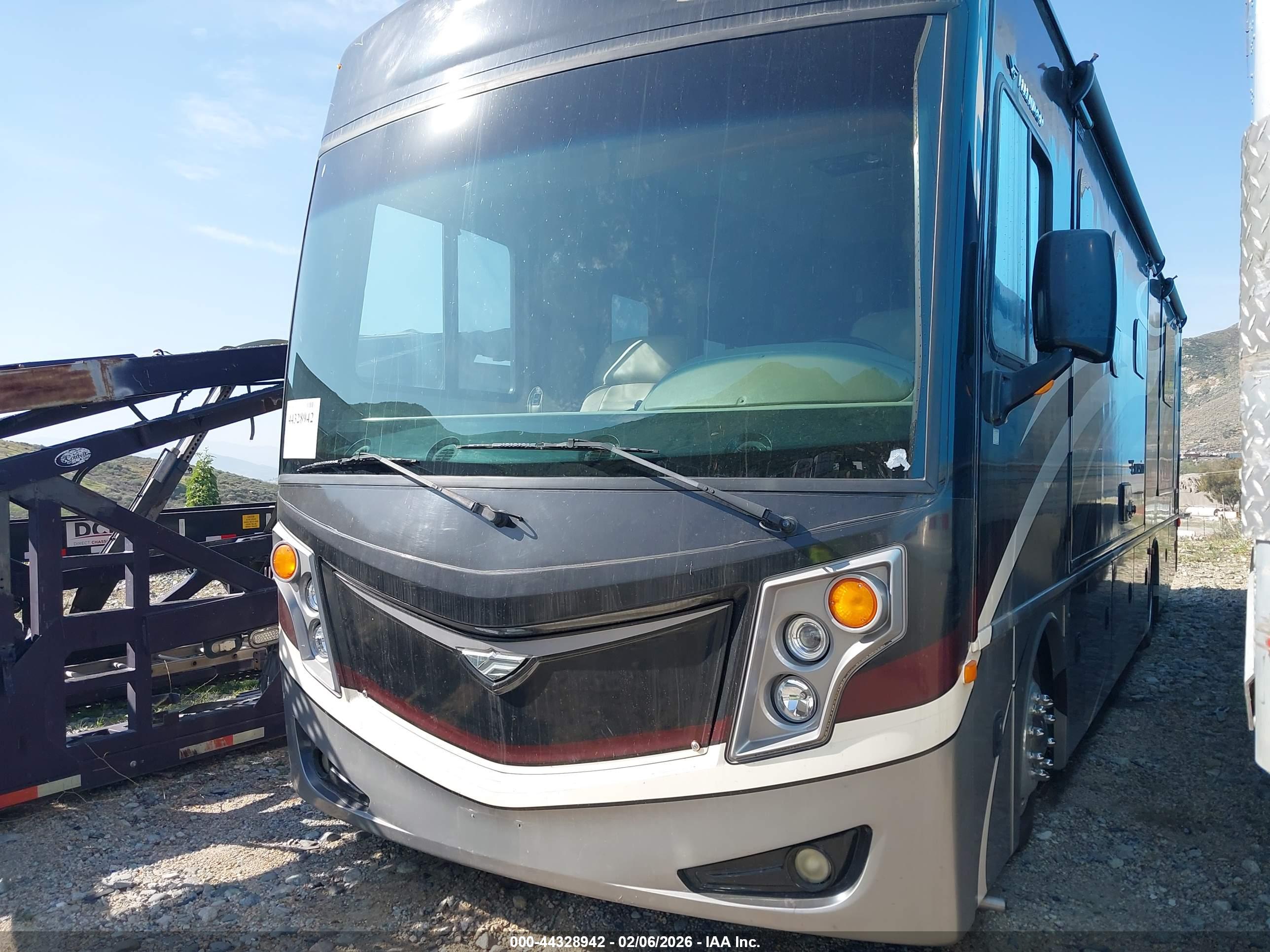 FREIGHTLINER CHASSIS image 2