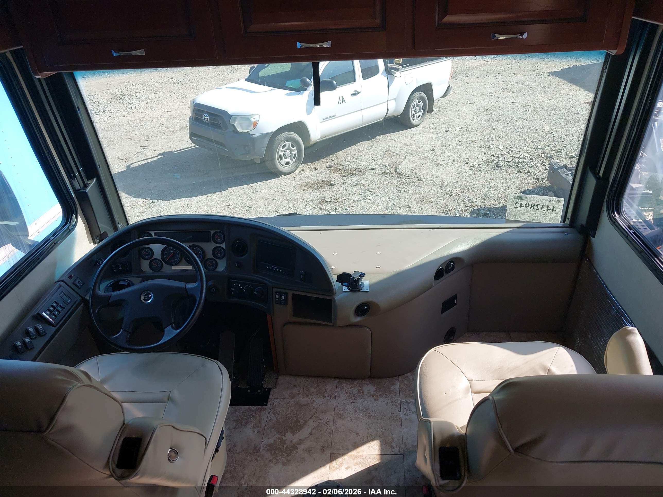FREIGHTLINER CHASSIS image 5