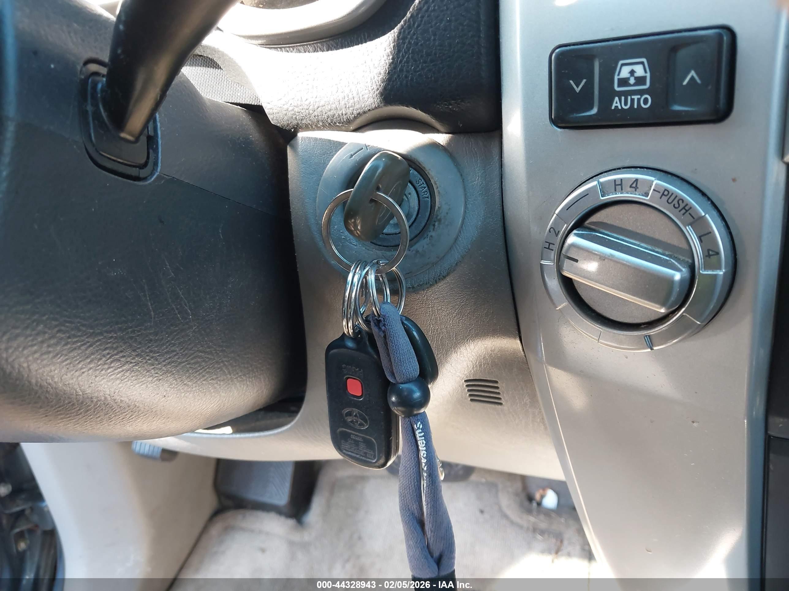 TOYOTA 4RUNNER image 11