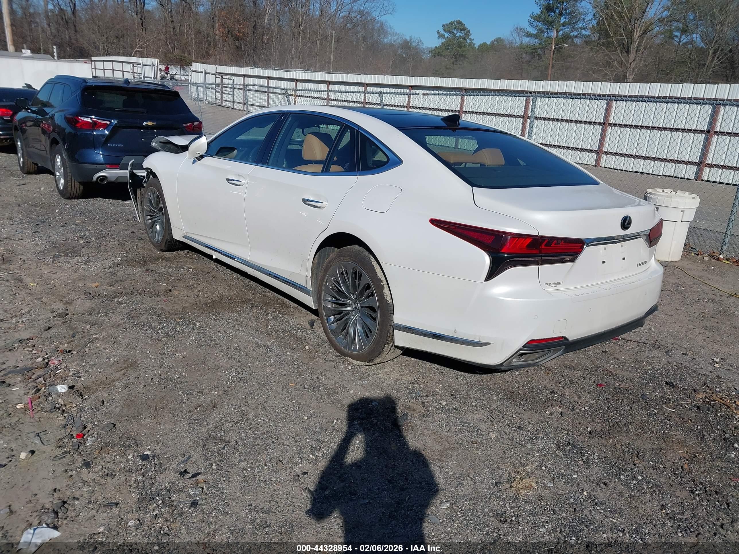 LEXUS LS image 3