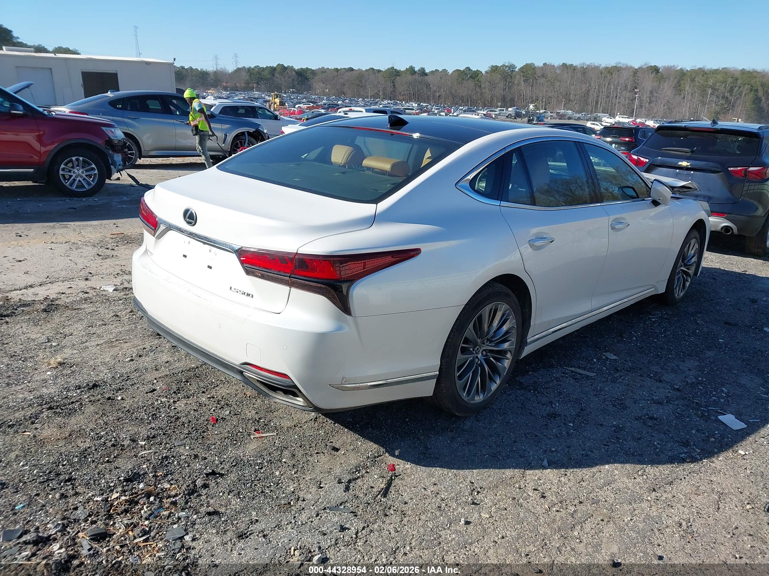 LEXUS LS image 4
