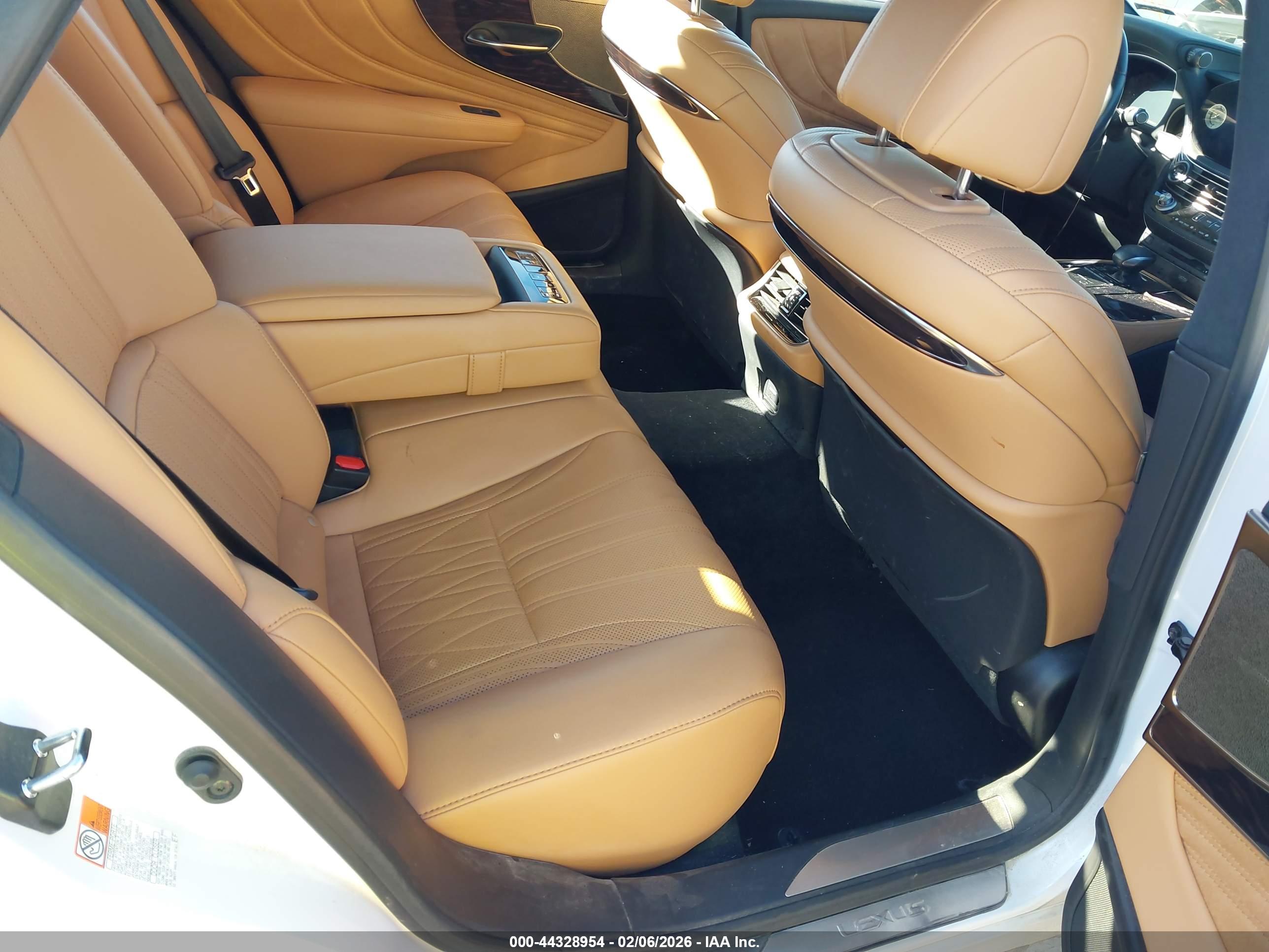 LEXUS LS image 5