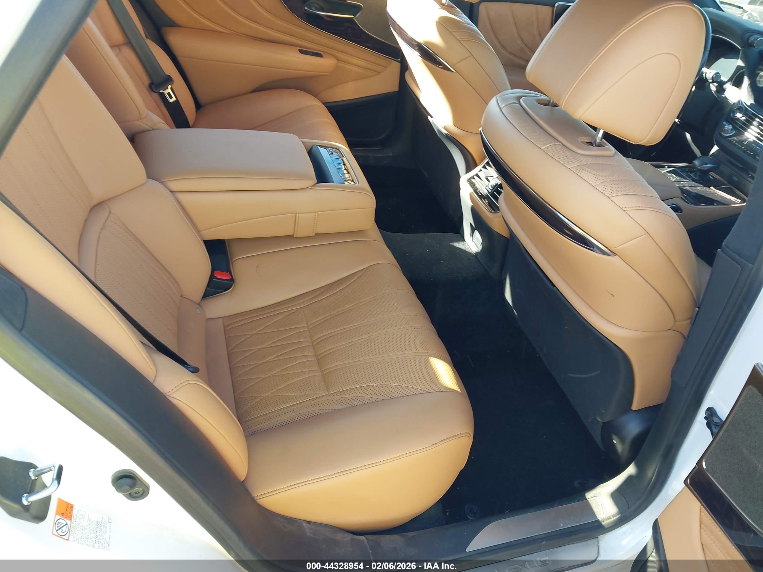LEXUS LS image 8