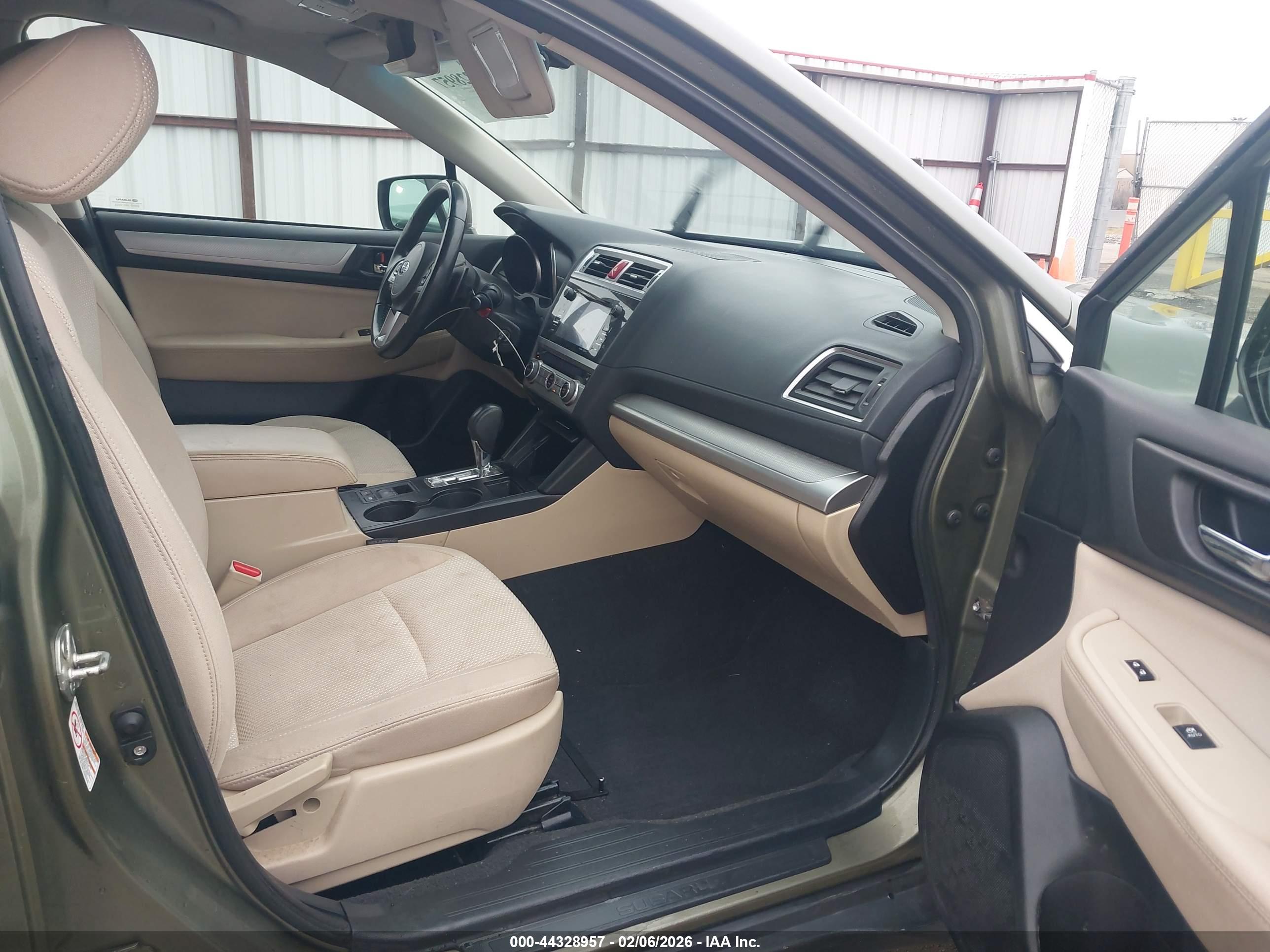 SUBARU OUTBACK image 5