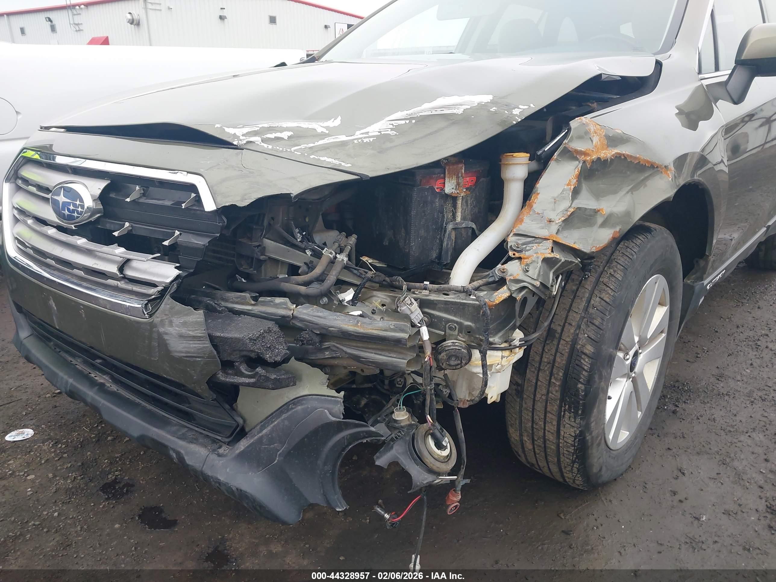 SUBARU OUTBACK image 6
