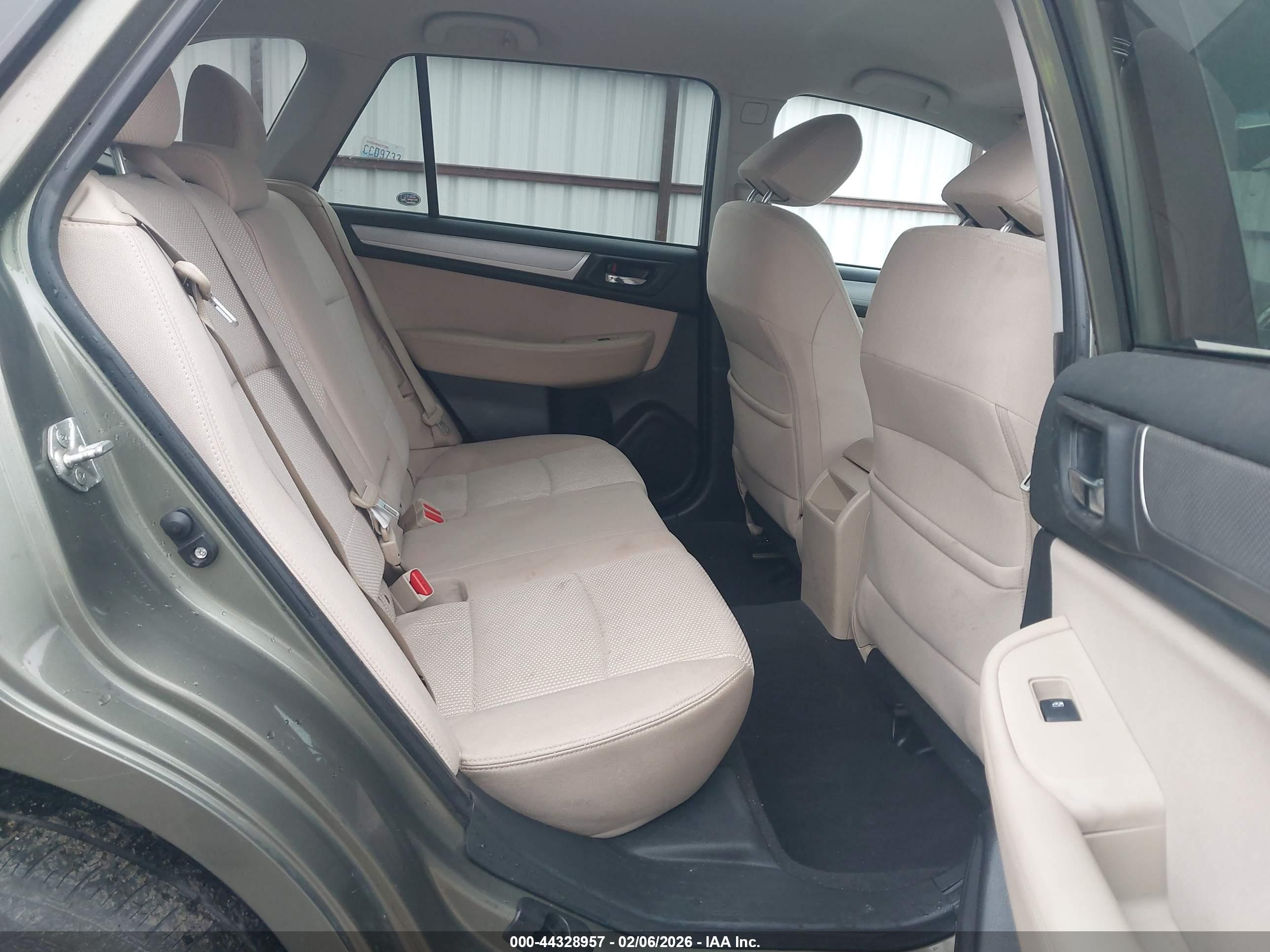 SUBARU OUTBACK image 8
