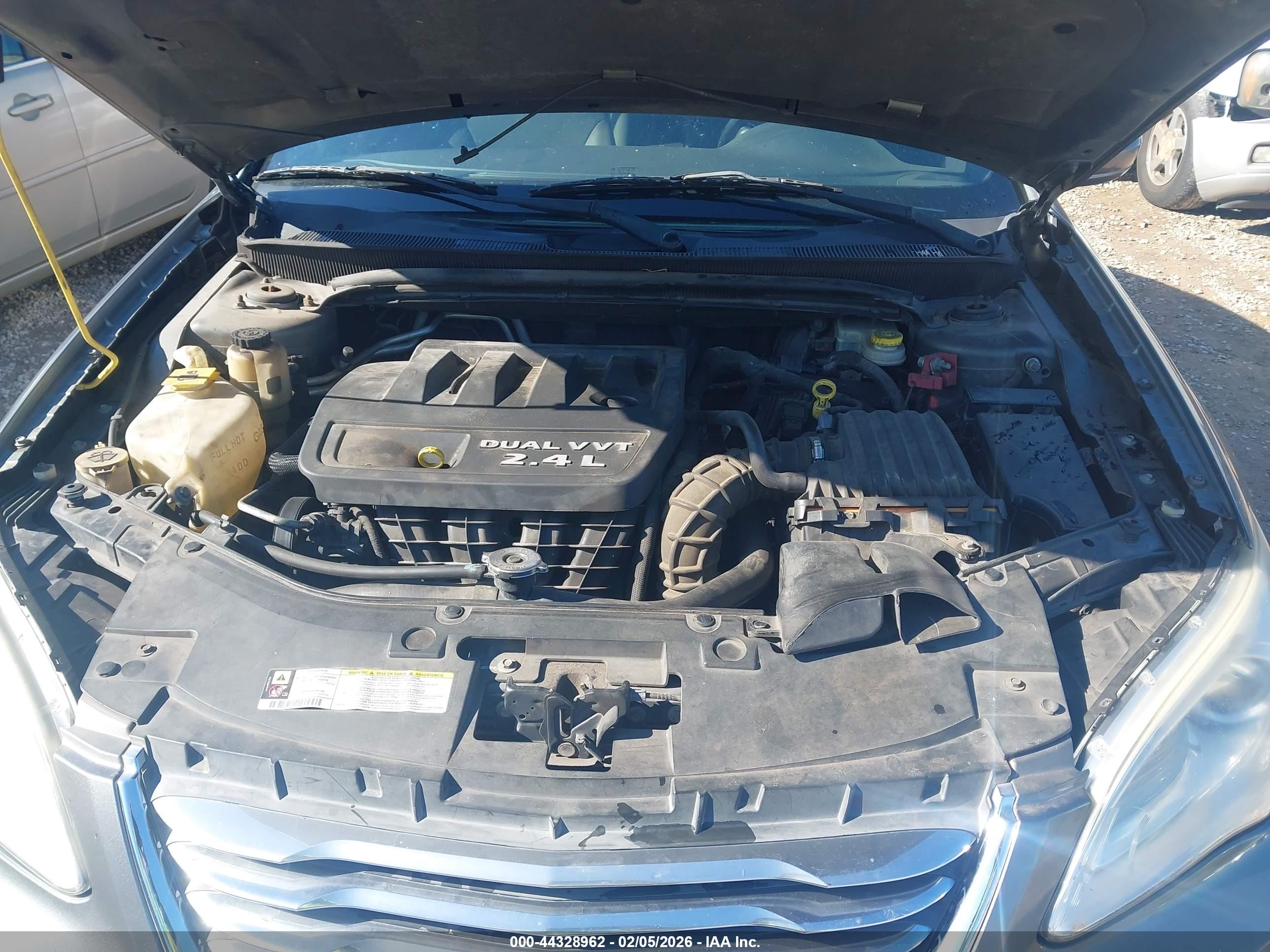 CHRYSLER 200 image 10