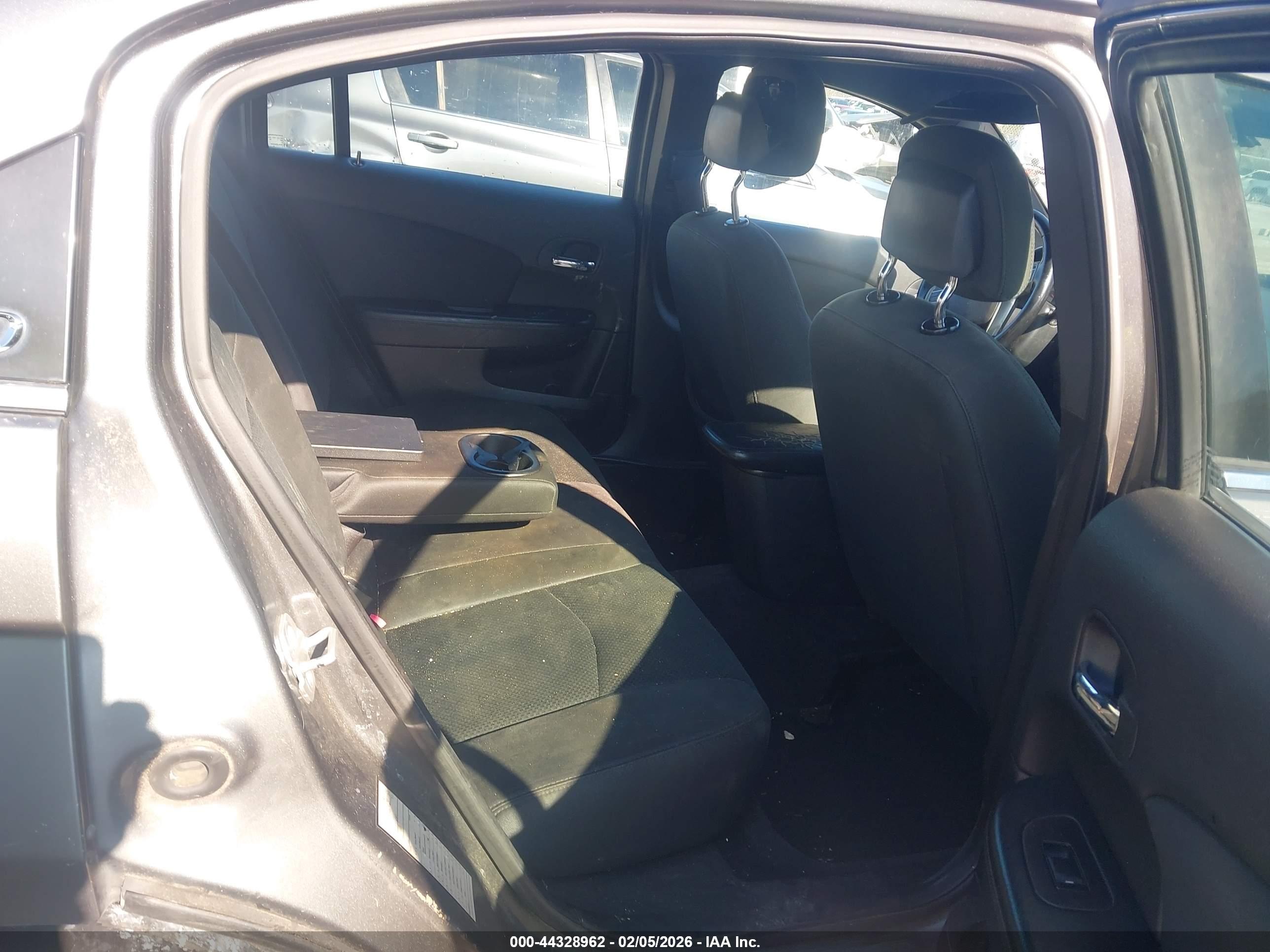 CHRYSLER 200 image 8