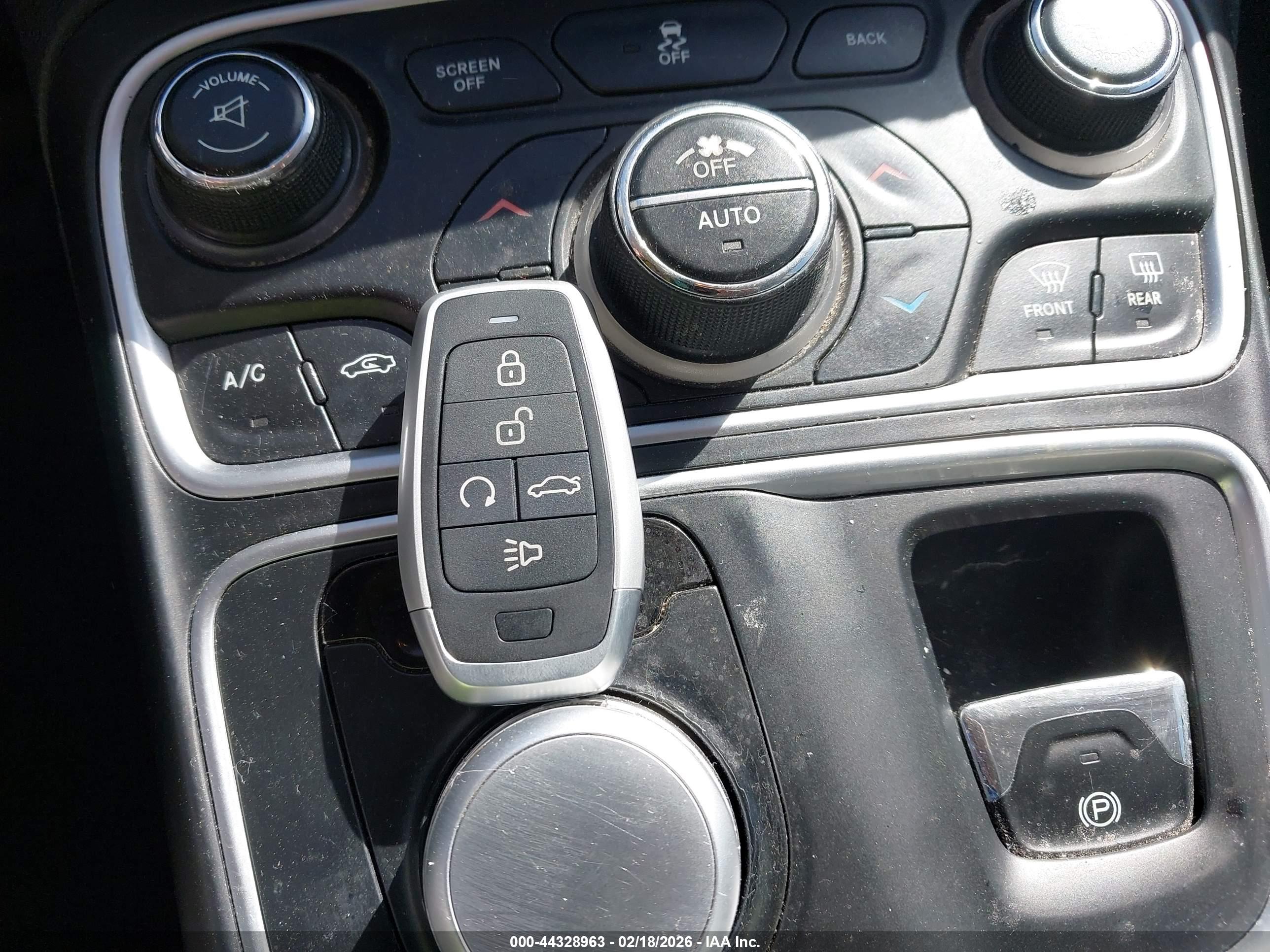 CHRYSLER 200 image 11