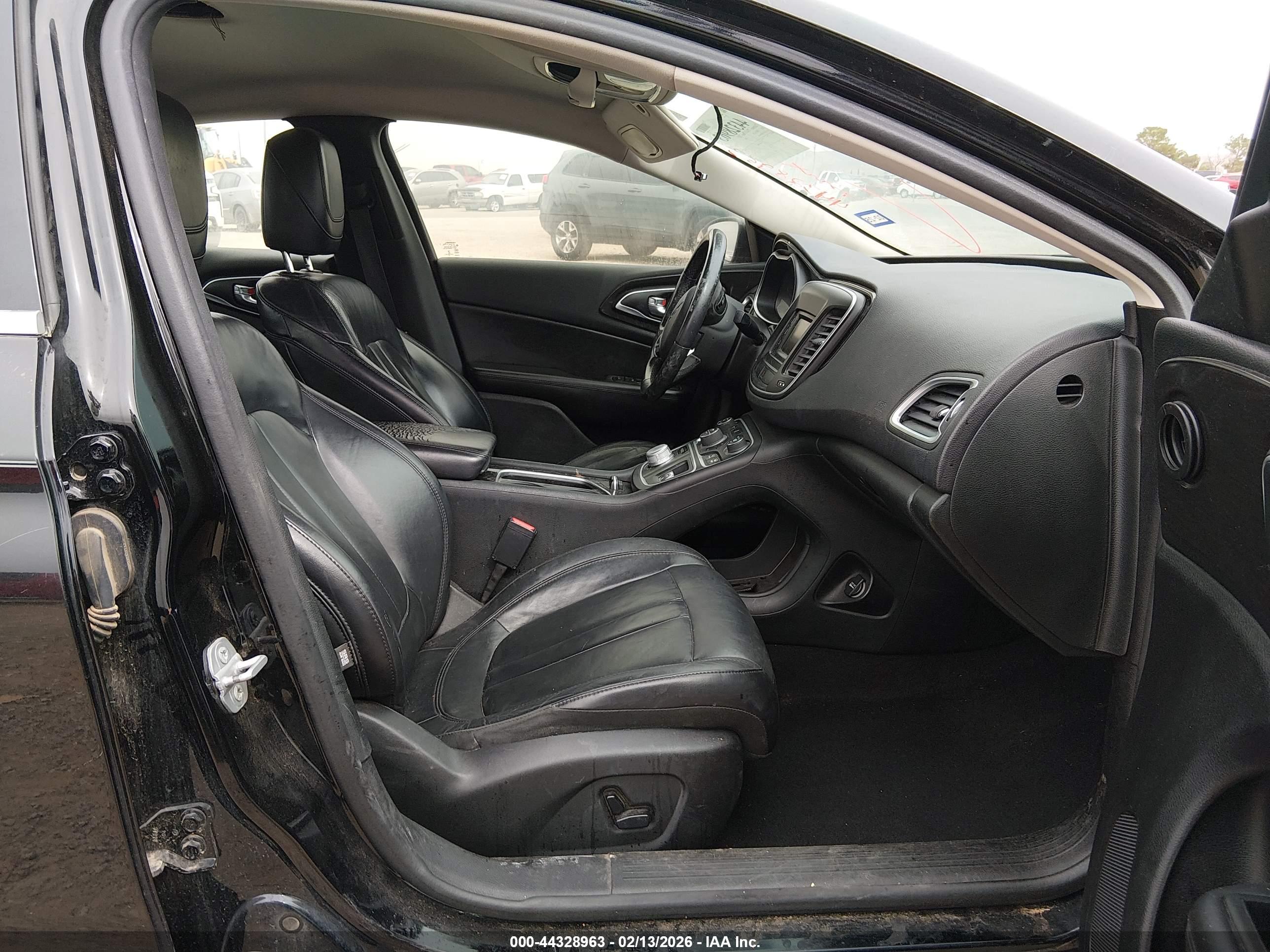 CHRYSLER 200 image 5
