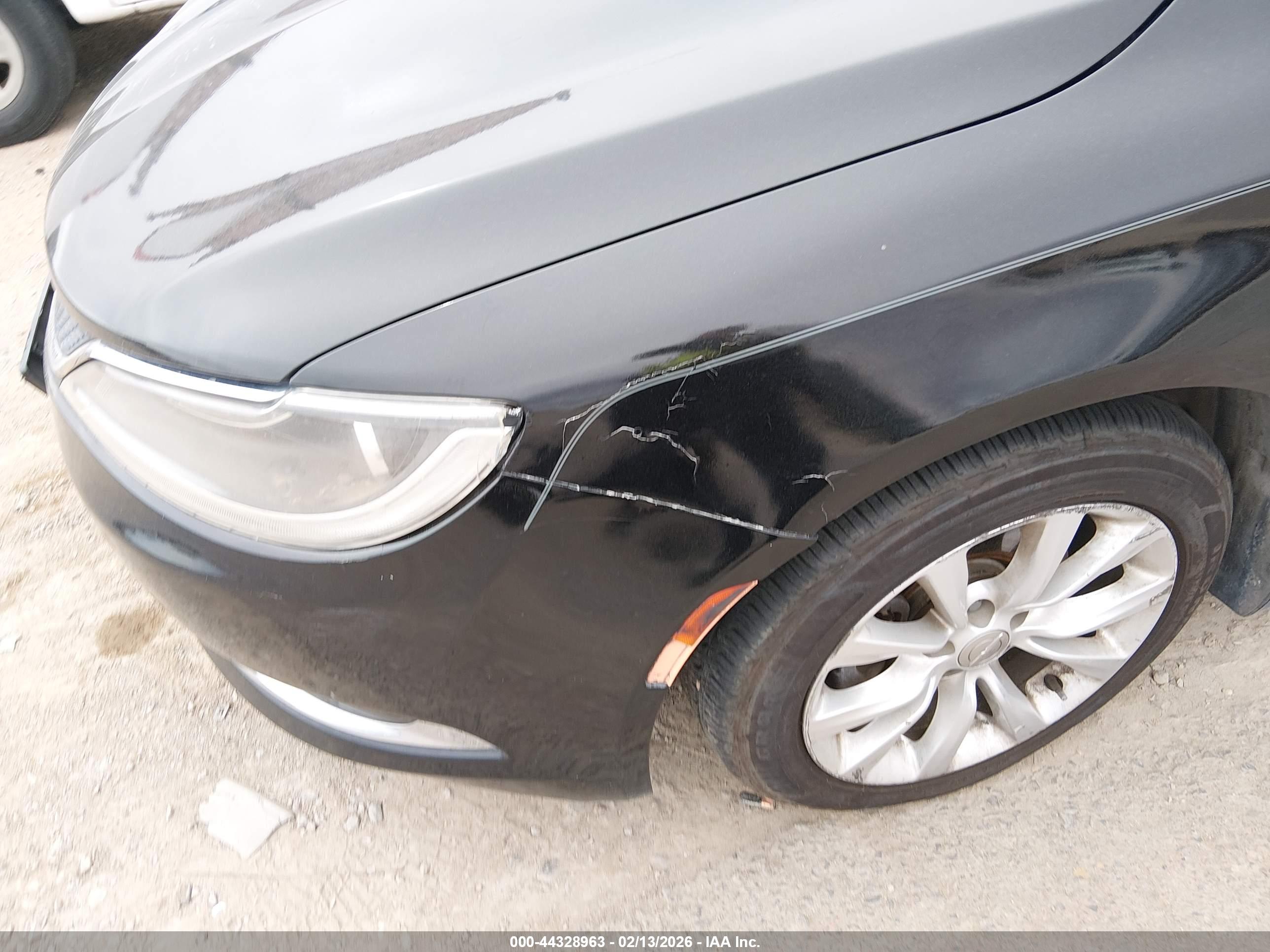 CHRYSLER 200 image 6