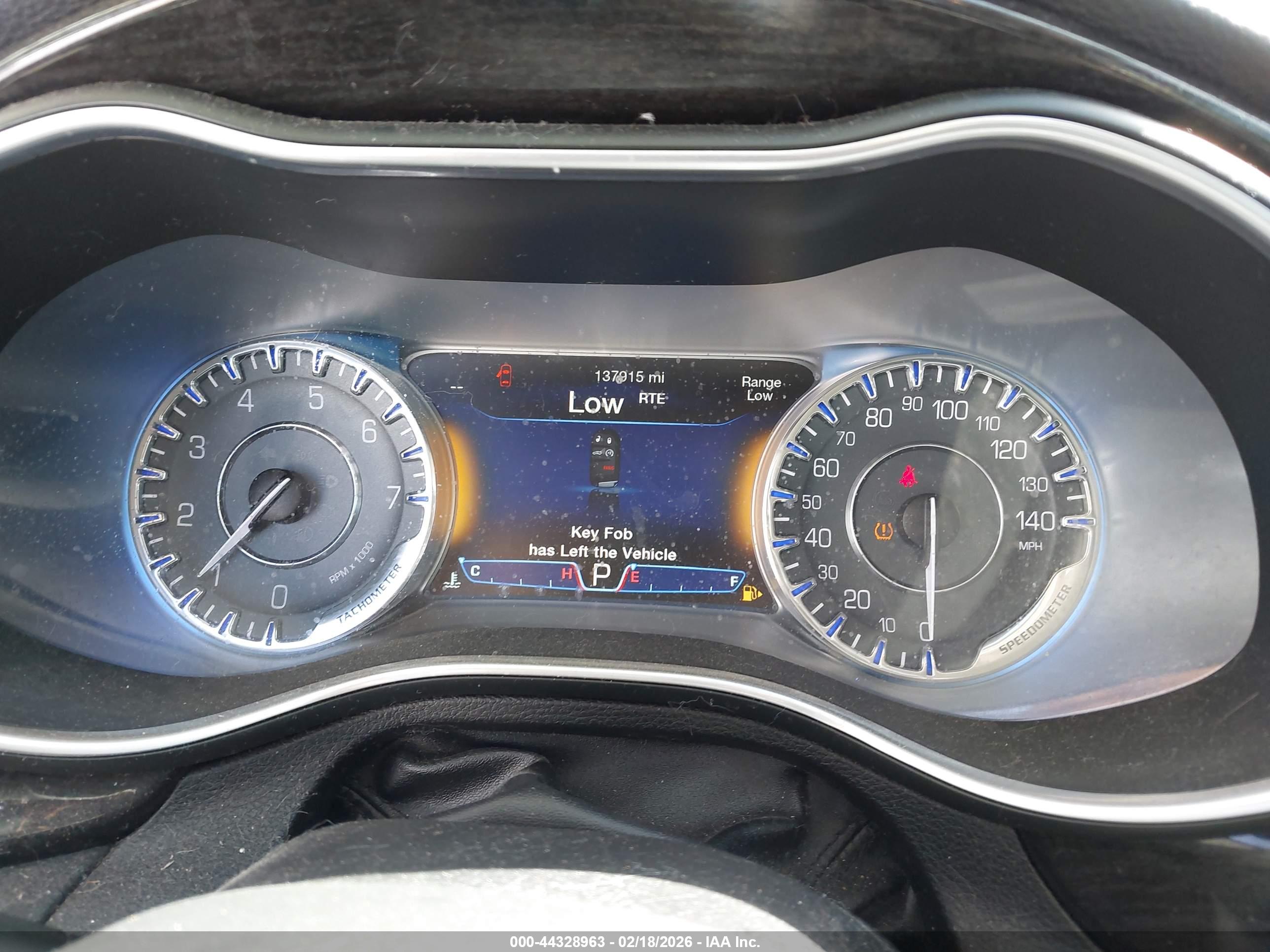 CHRYSLER 200 image 7