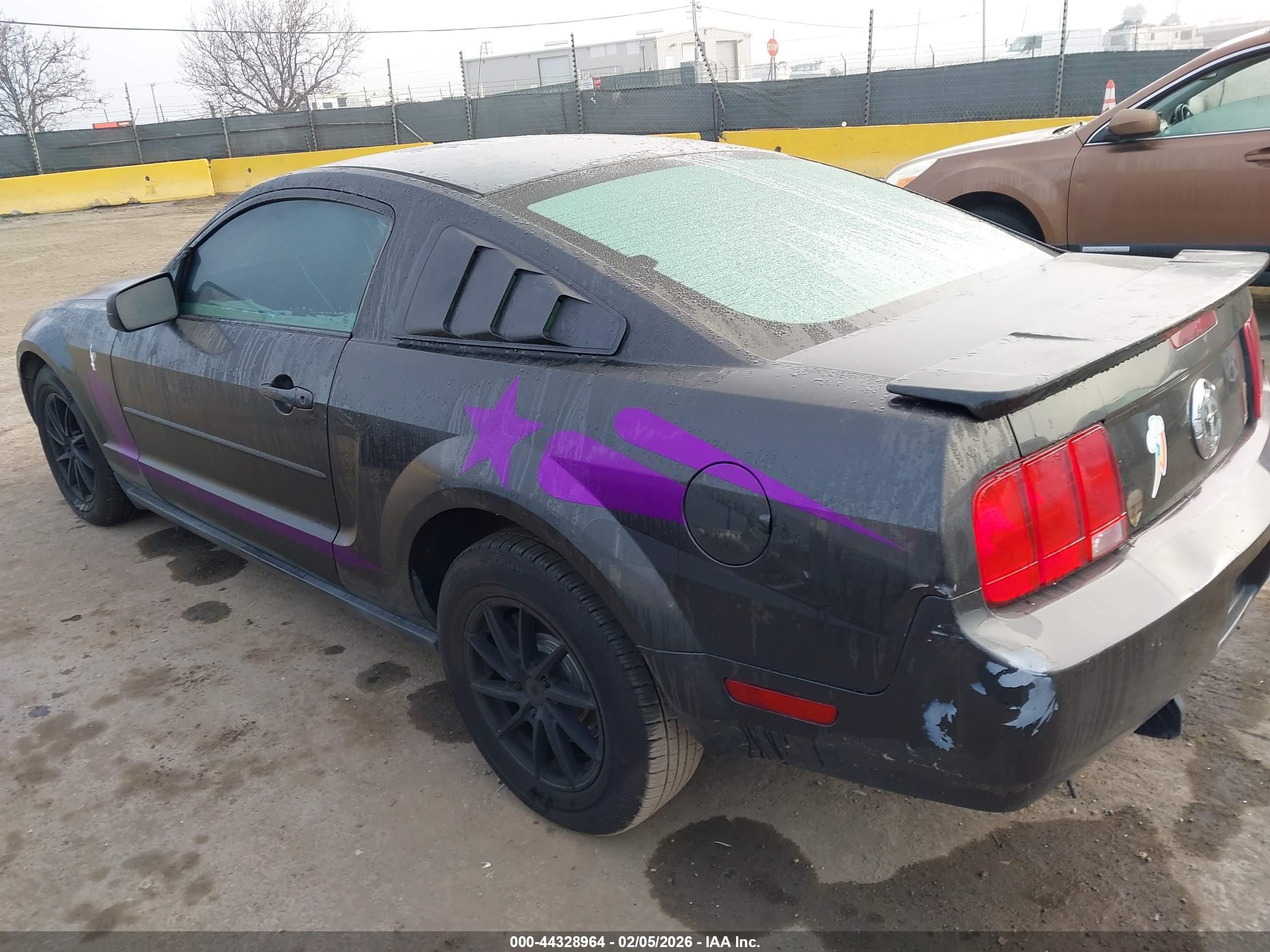 FORD MUSTANG image 3