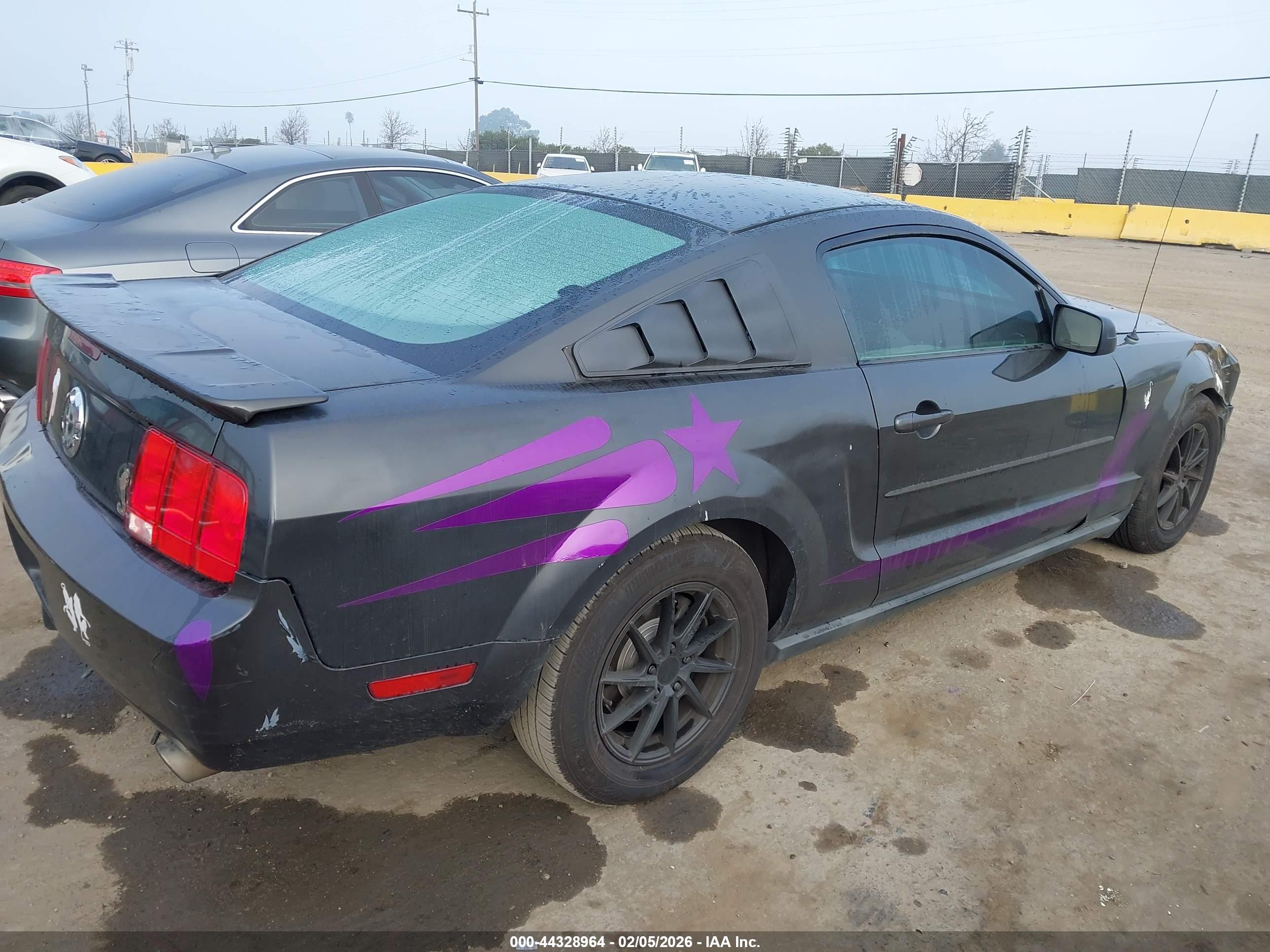 FORD MUSTANG image 4