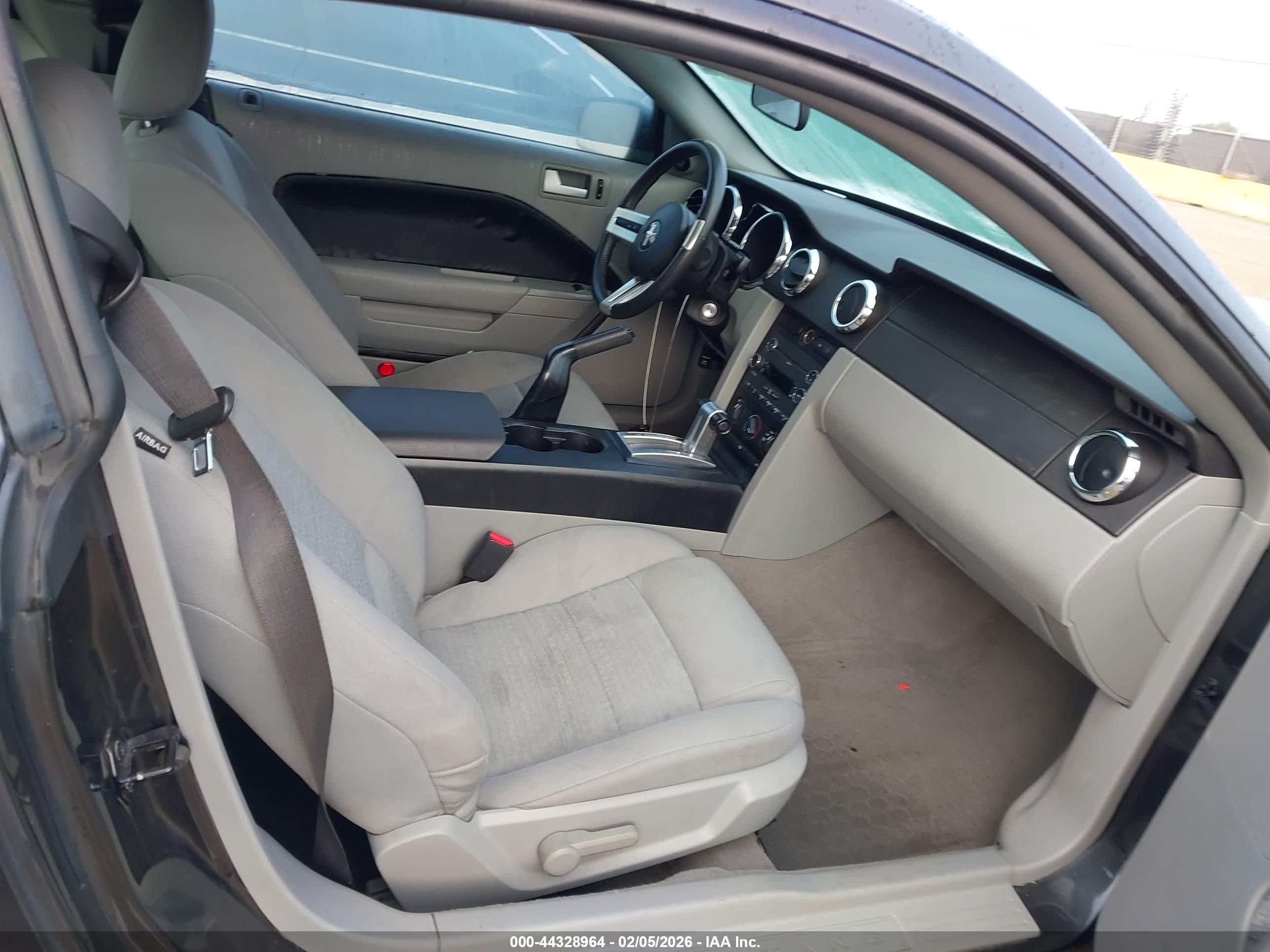 FORD MUSTANG image 5