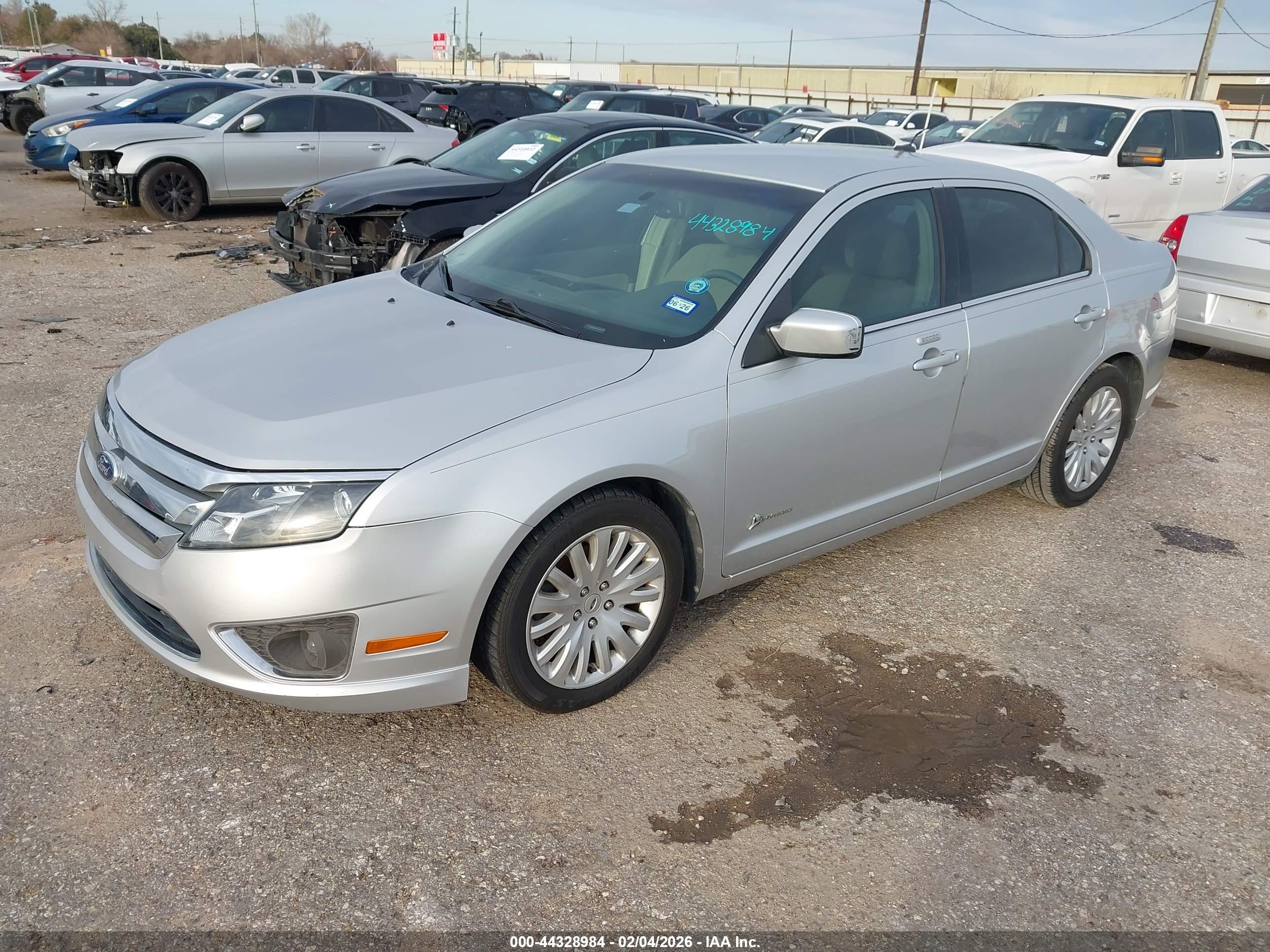 FORD FUSION image 2