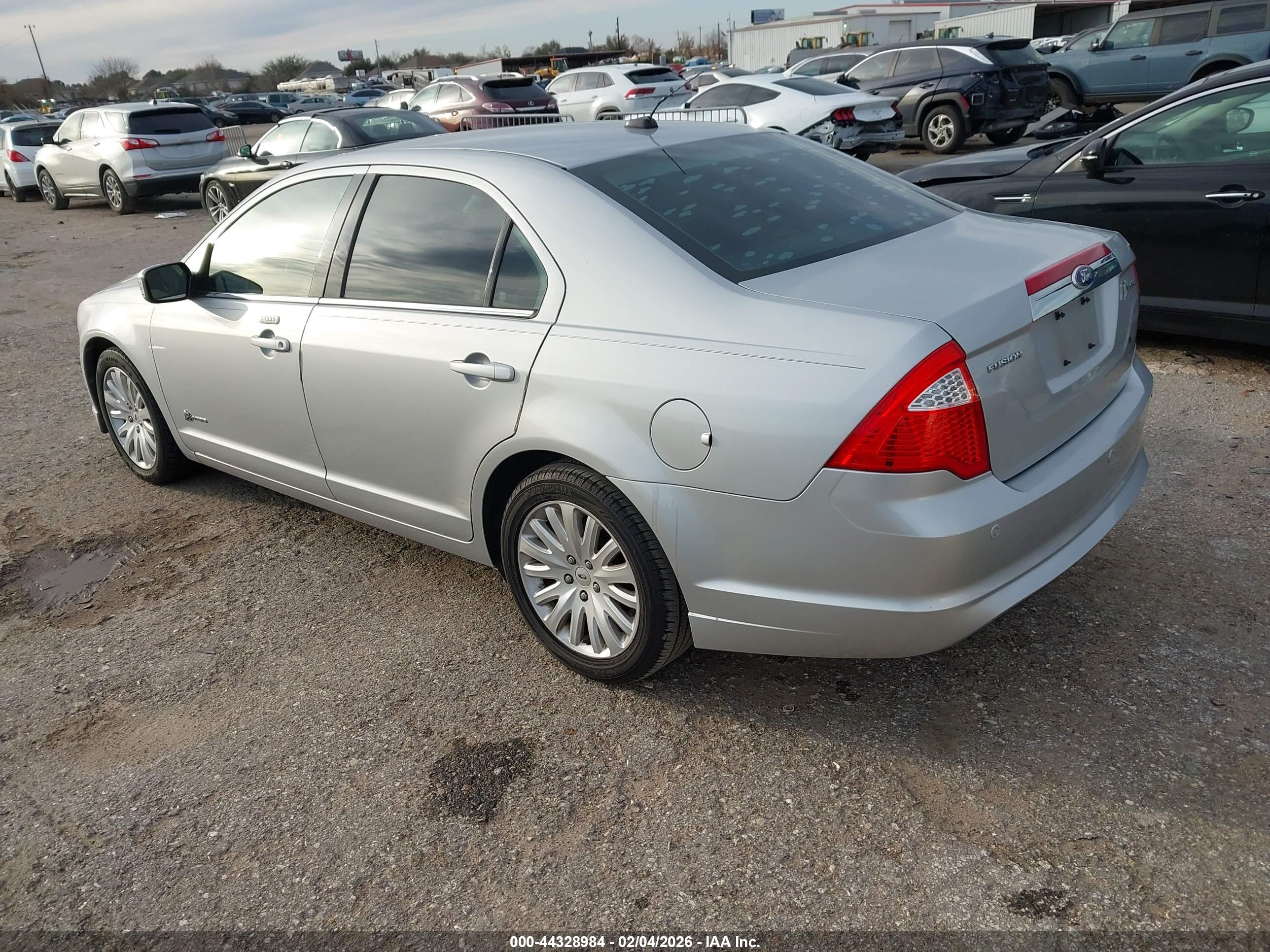 FORD FUSION image 3
