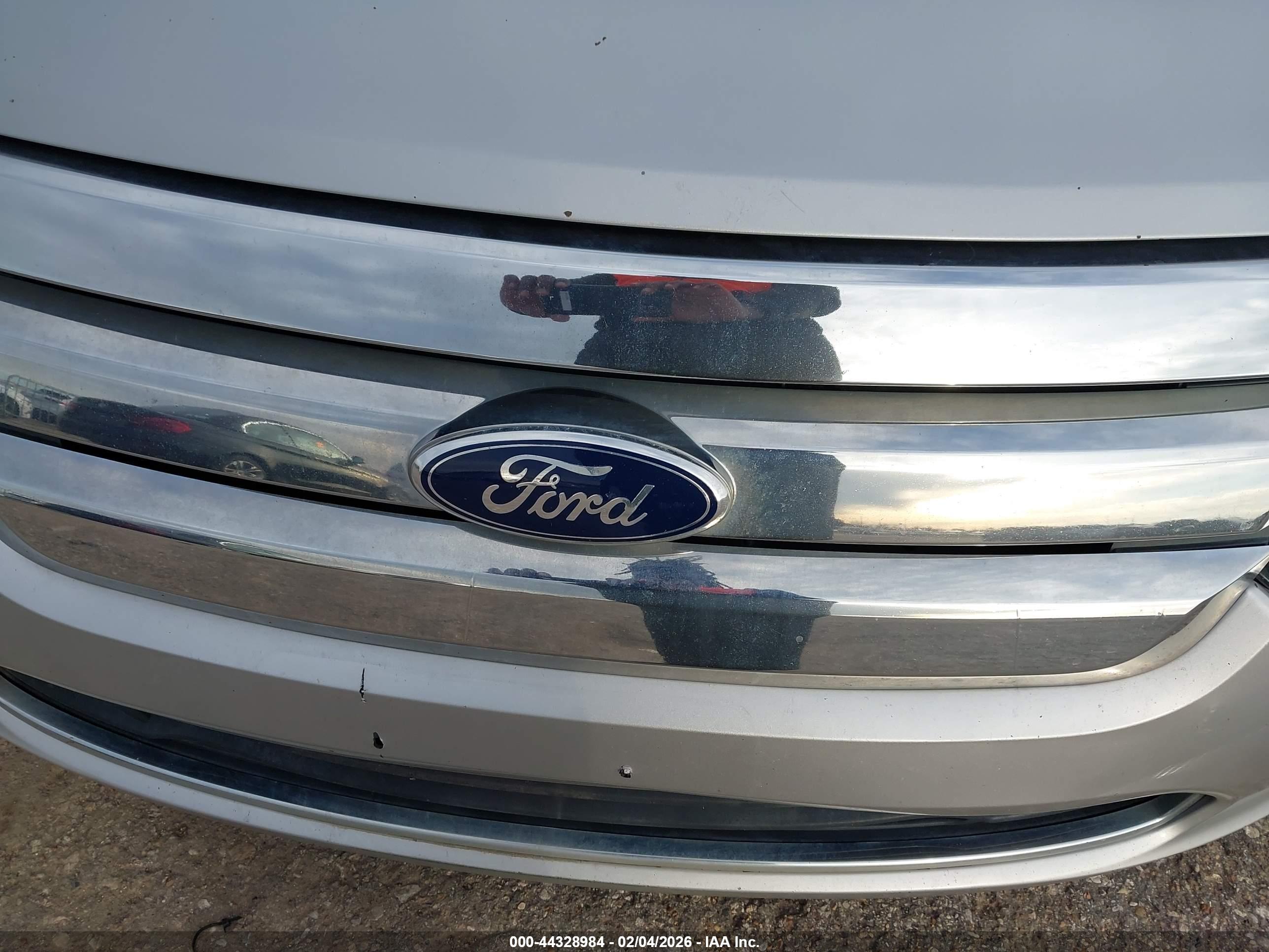 FORD FUSION image 6