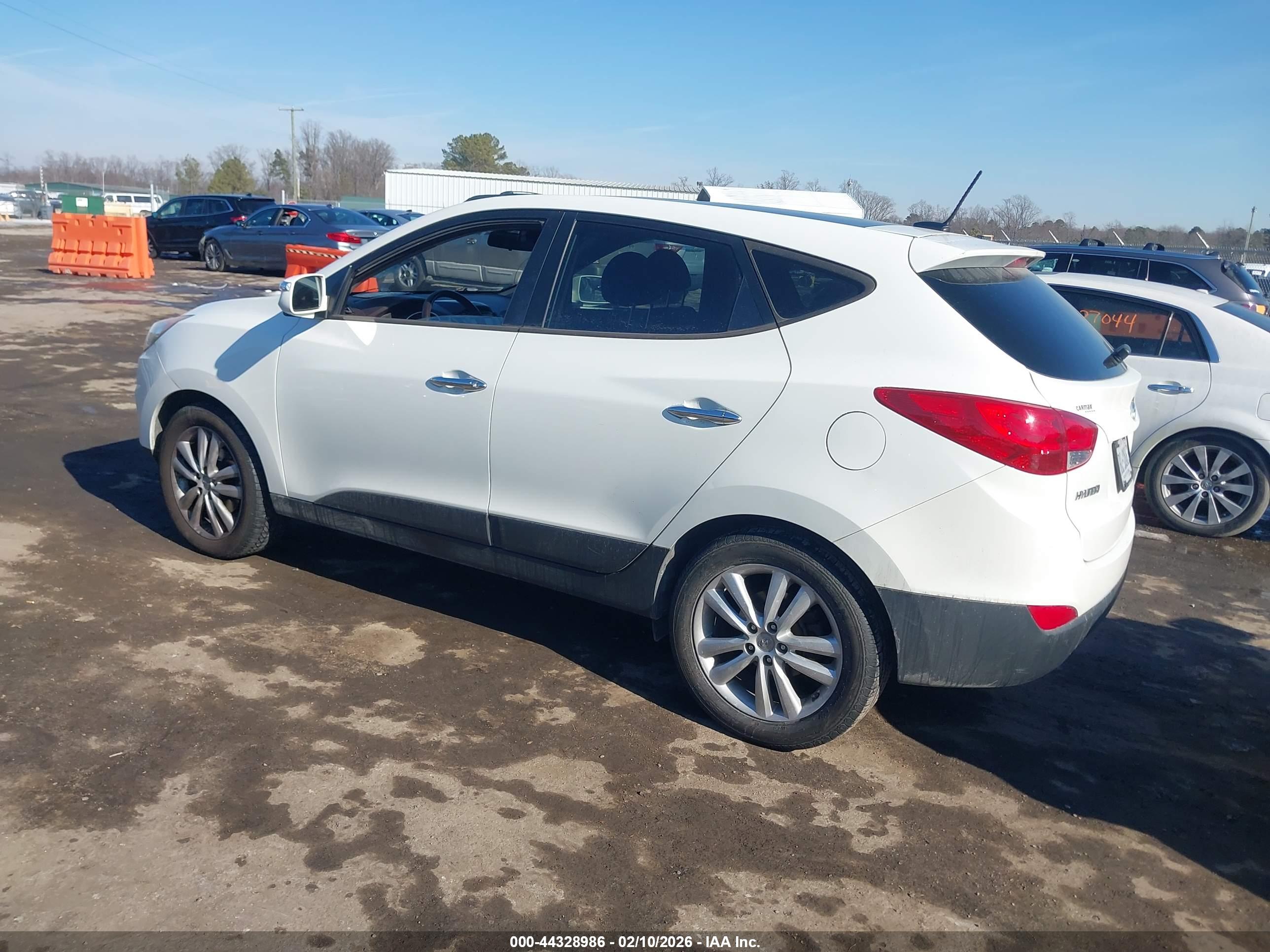 HYUNDAI TUCSON image 3