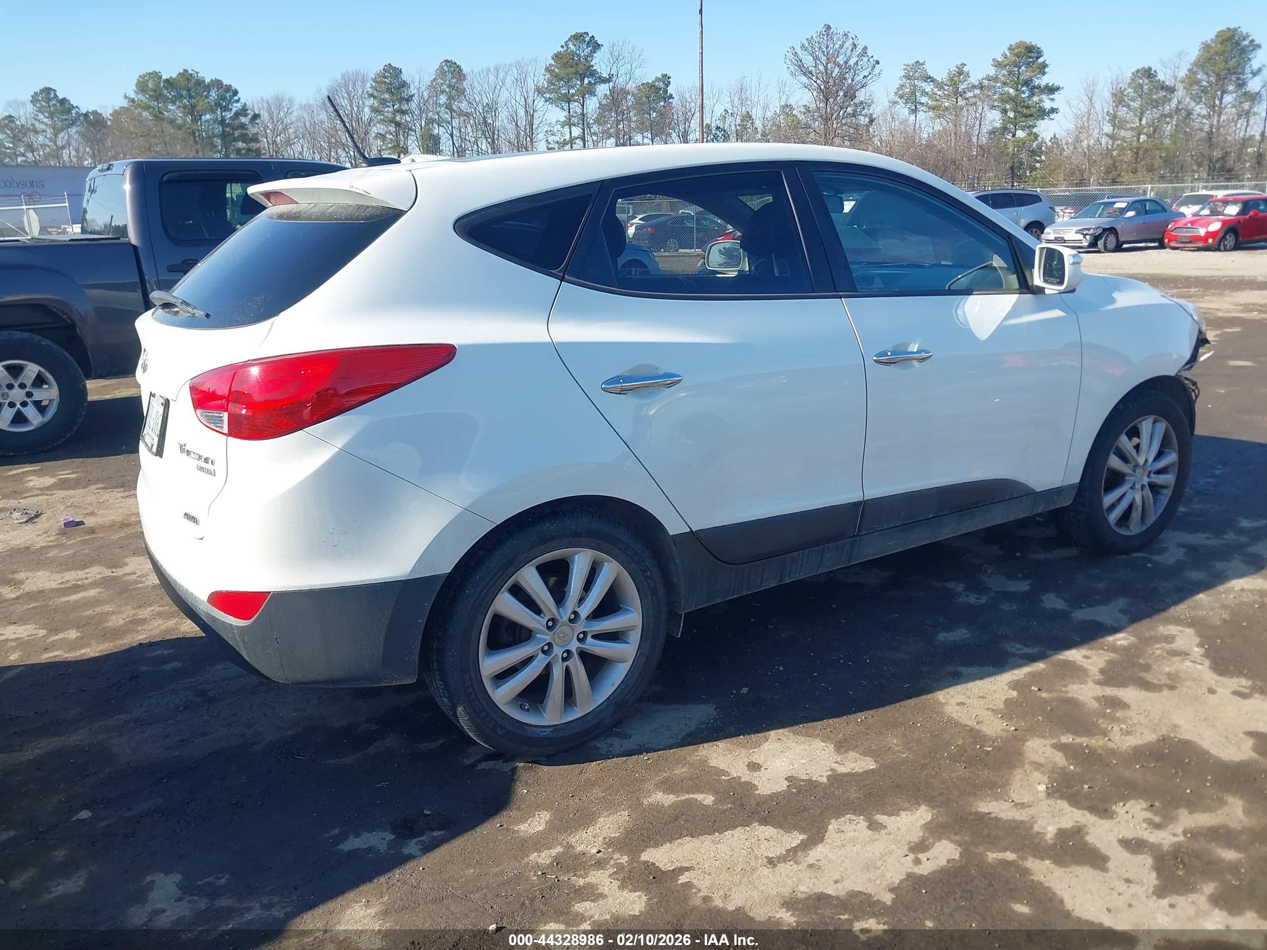 HYUNDAI TUCSON image 4