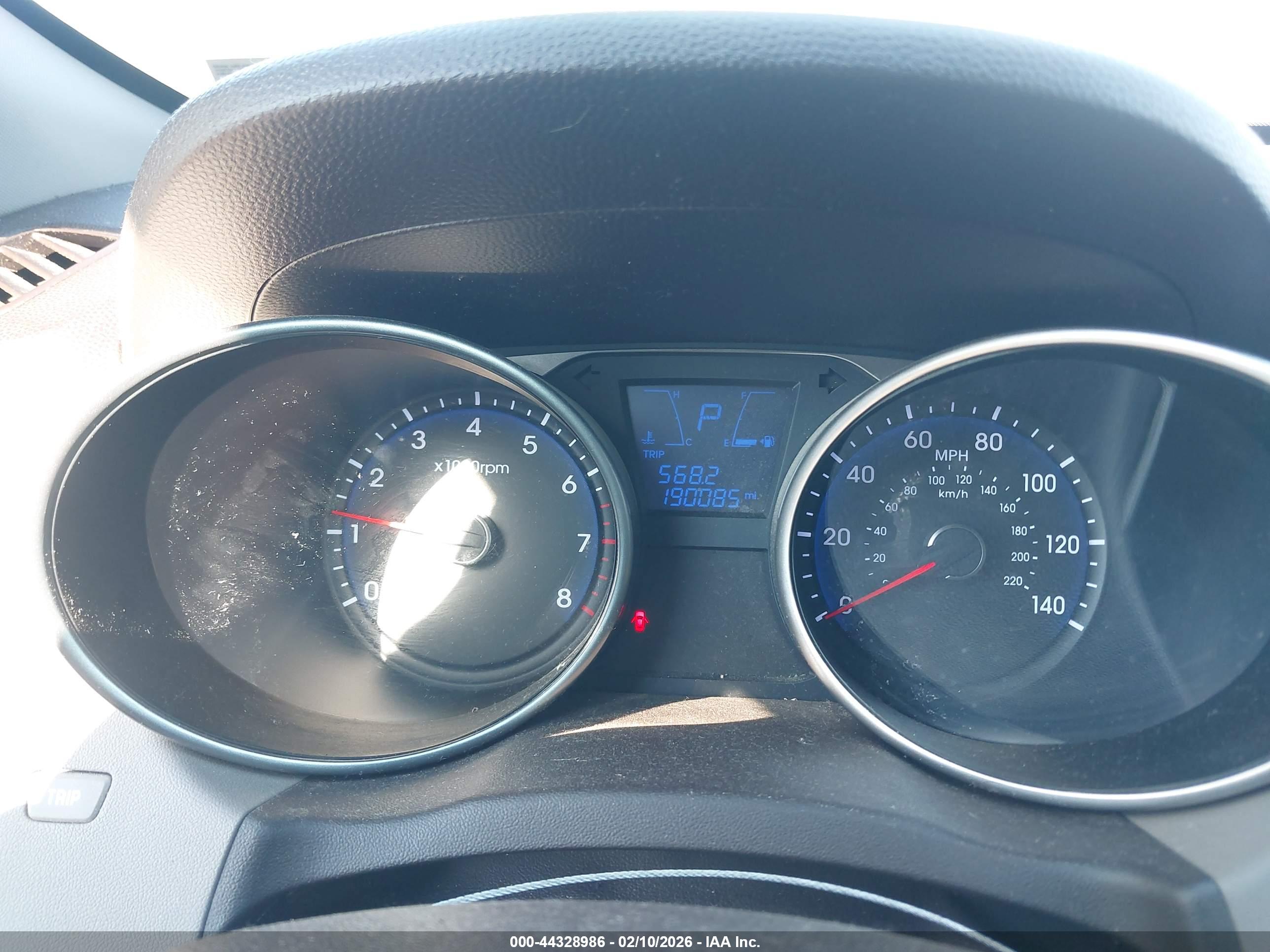 HYUNDAI TUCSON image 7